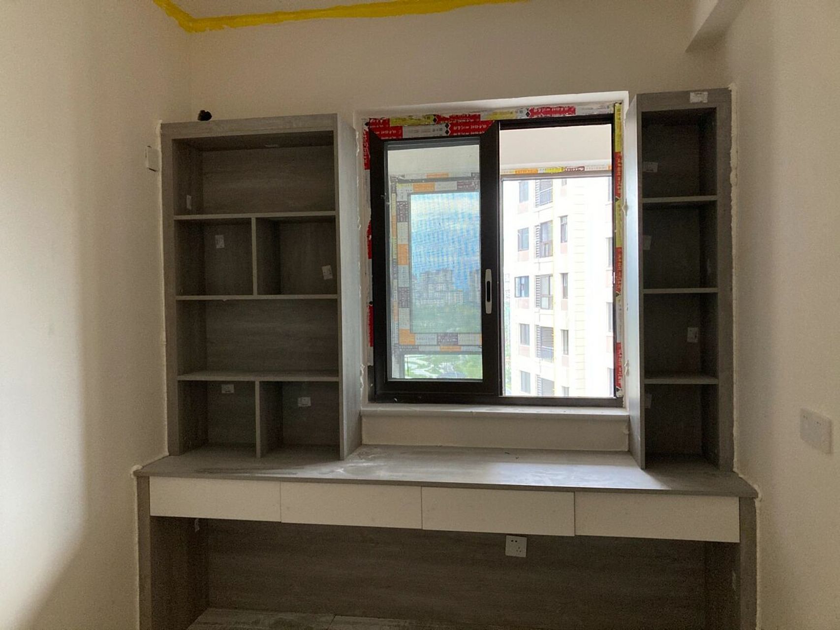 窗边大书桌还有救吗?