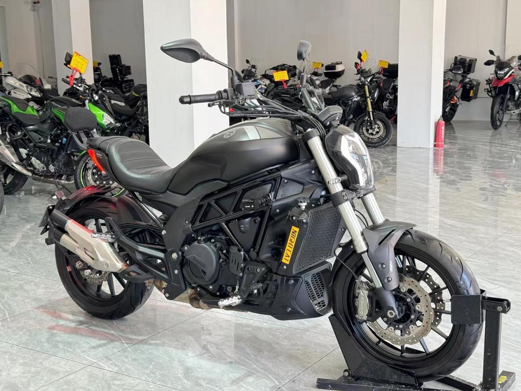 新到车型97 20年上牌贝纳利502c 高配 私户 实表8000的多公里 车况