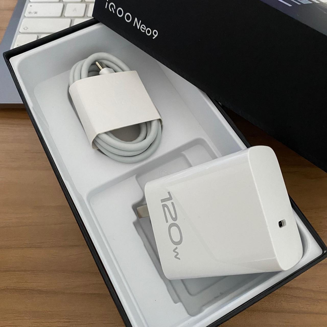 vivo iqoo 120w原装充电器需要鉴定真假可以发图片免费鉴定