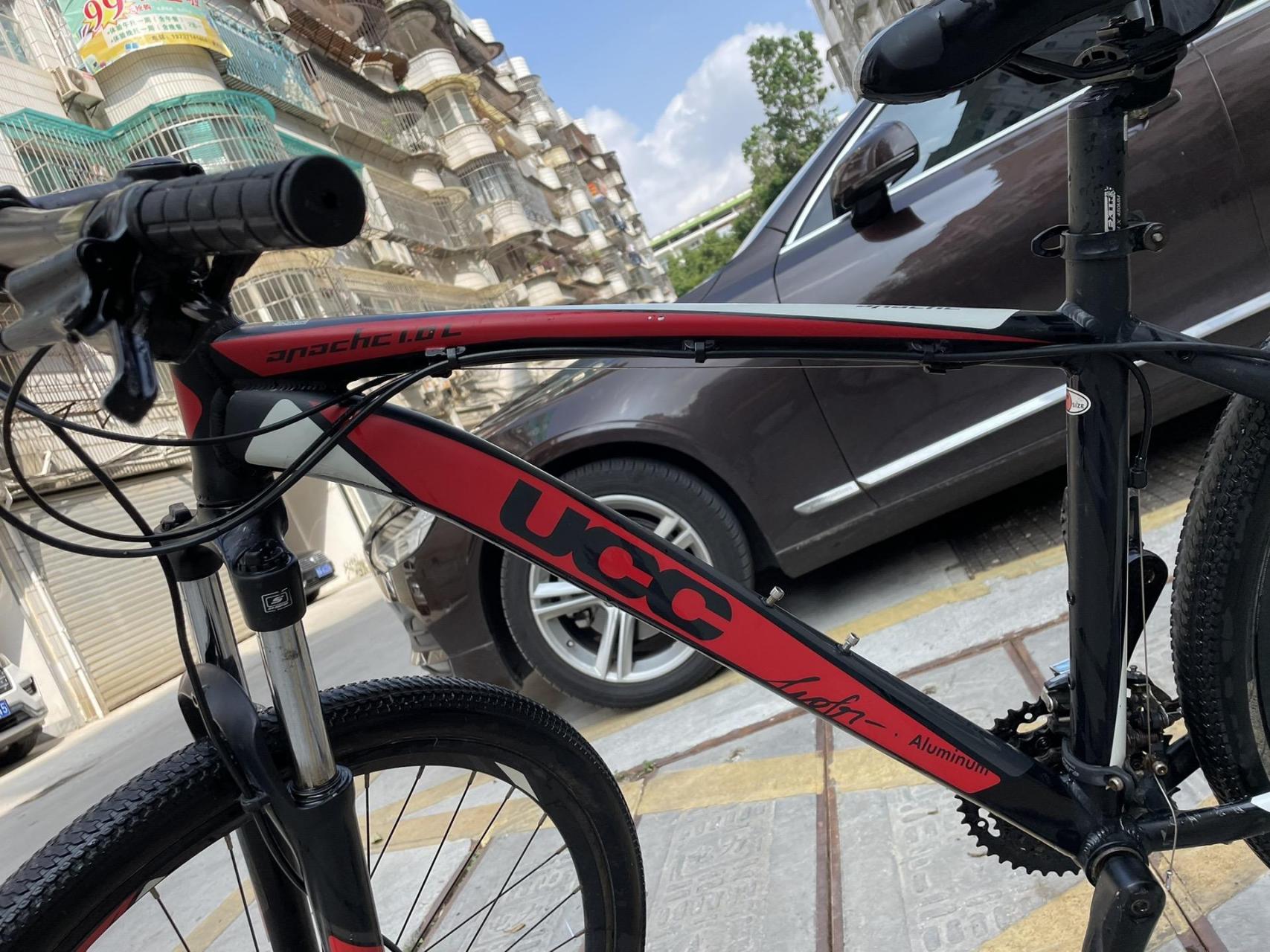 ucc阿帕奇1.0l签名款山地自行车,成色如图实拍图,蛮新的,轮胎27.