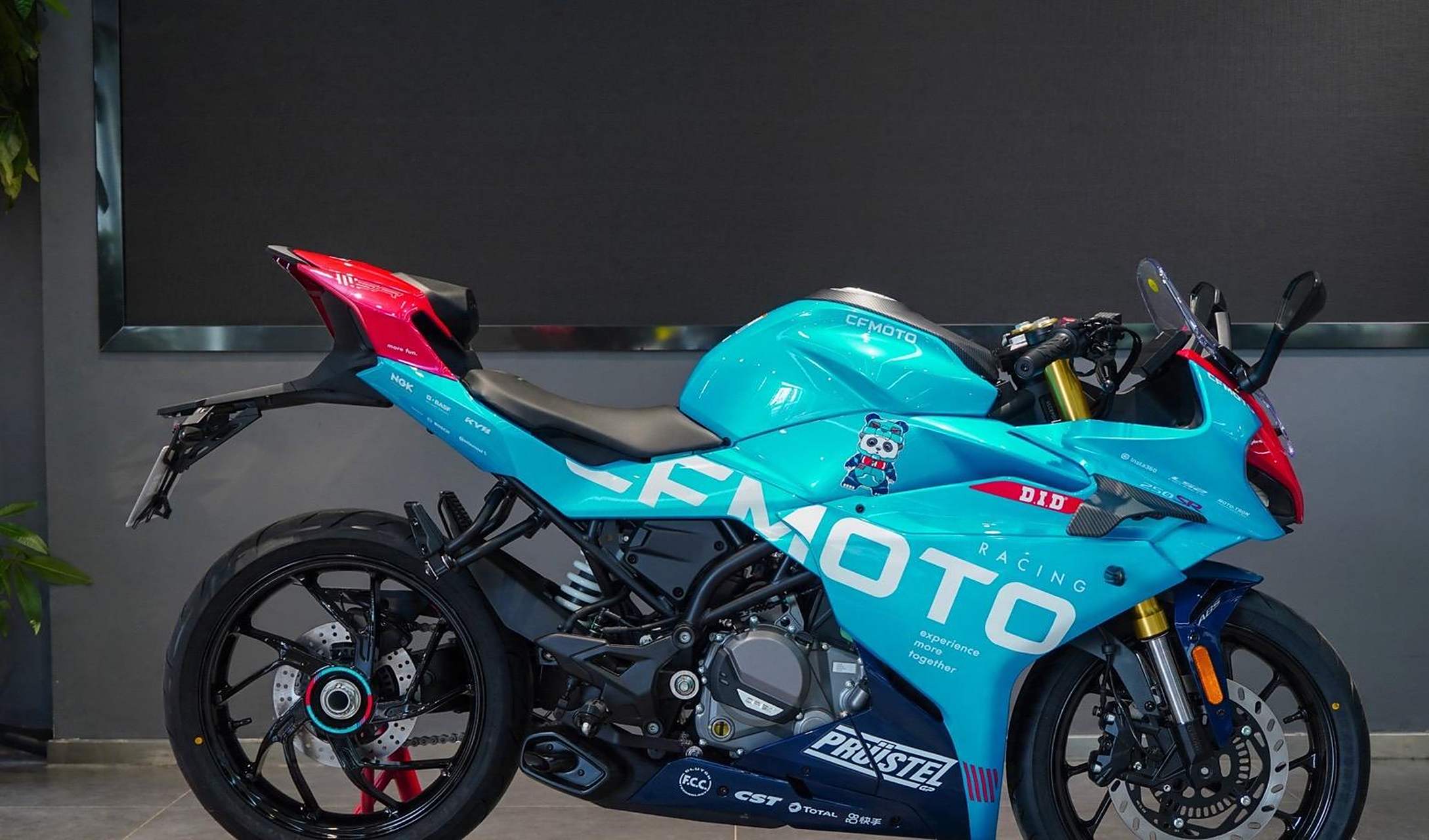 是选择贝纳利龙卷风tornado252r,还是春风250sr,还是无极250rr,无极