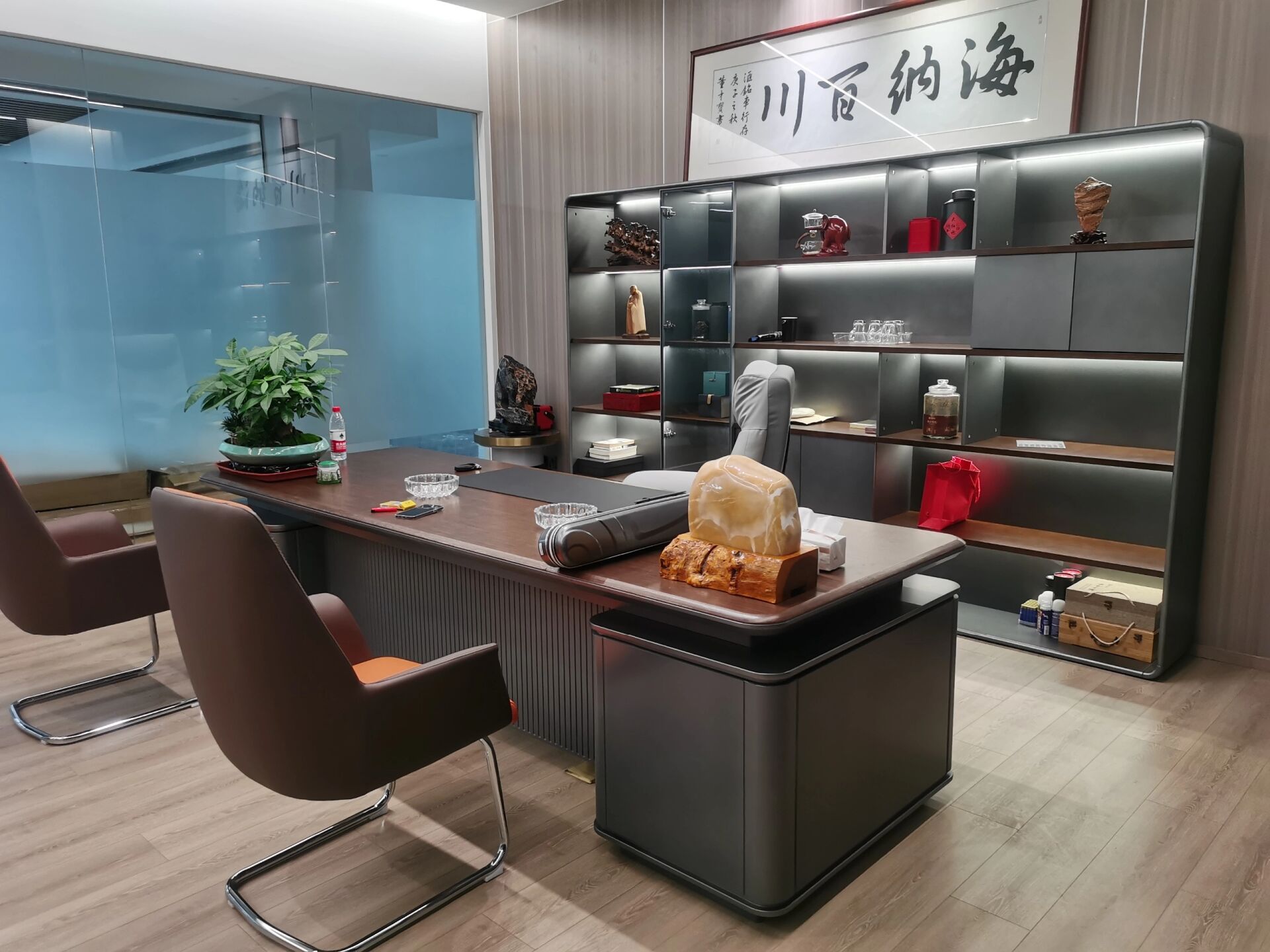 【真实图片】现场图老板办公桌