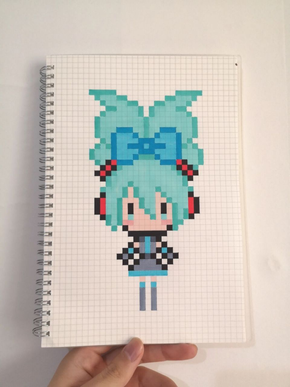 像素画:初音未来 一个小玉桂葱 网格笨:b5 图纸来自: #像素画# #初音