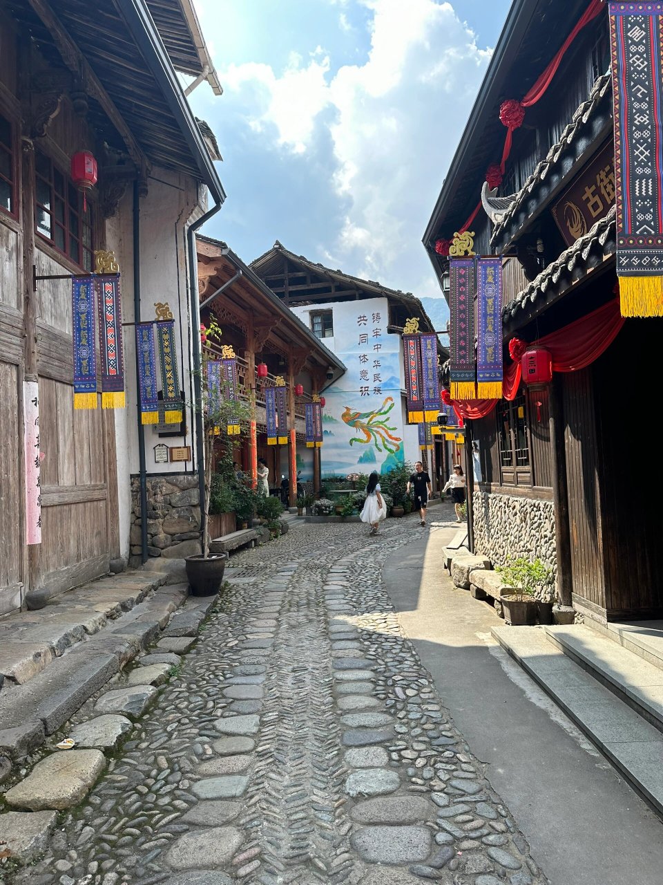 丽水景宁畲族—大均畲乡之窗    景区的停车场很小,不过十一假期,居然