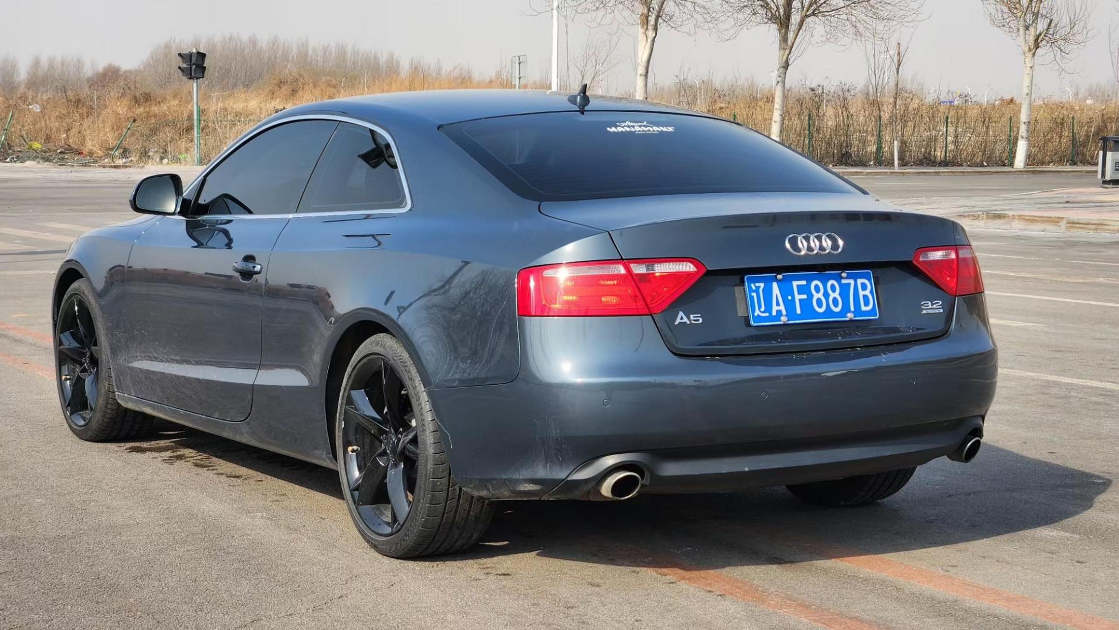 2011年纯进口奥迪a5 两门四座跑车,自动3.