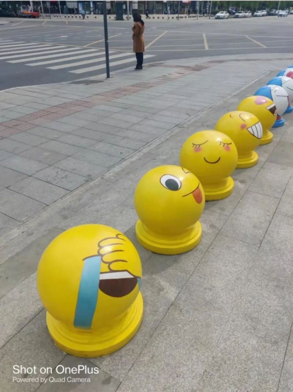 普通的石墩子彩绘一下顿时变得可爱起来   #动态创作月##gif创作人