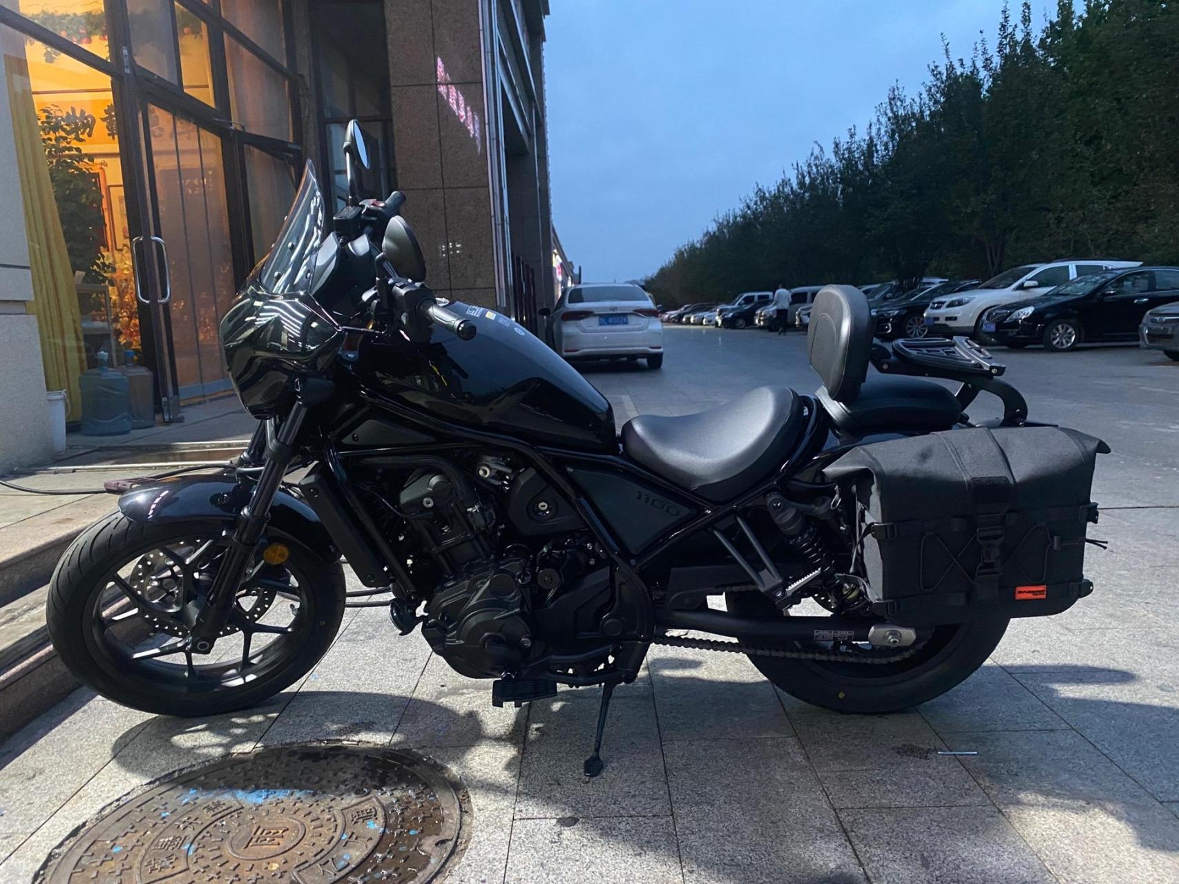 本田cm1100叛逆者,改装:风挡倒流罩,车把增高,靠背,边包.
