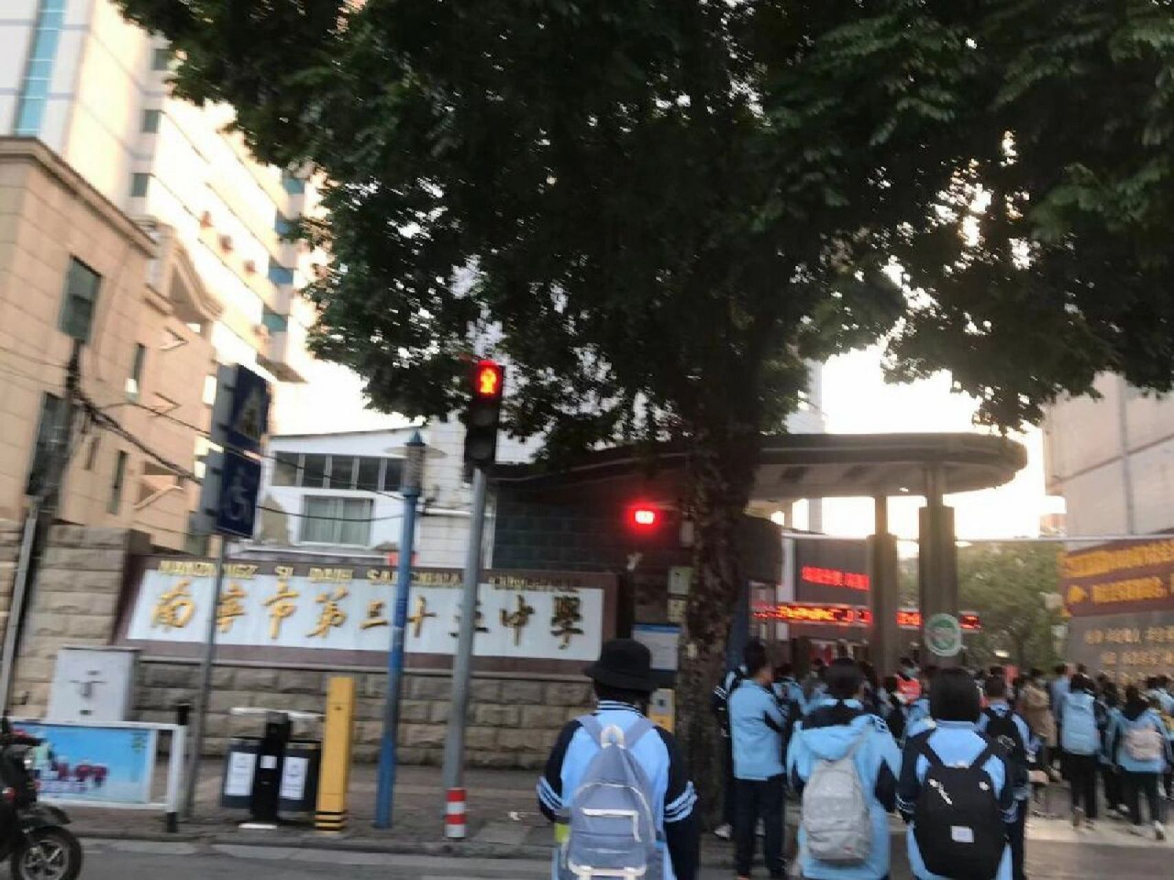 有要报南宁市第三十五中学的学妹学弟嘛 三十五中环境还可以,但学校是
