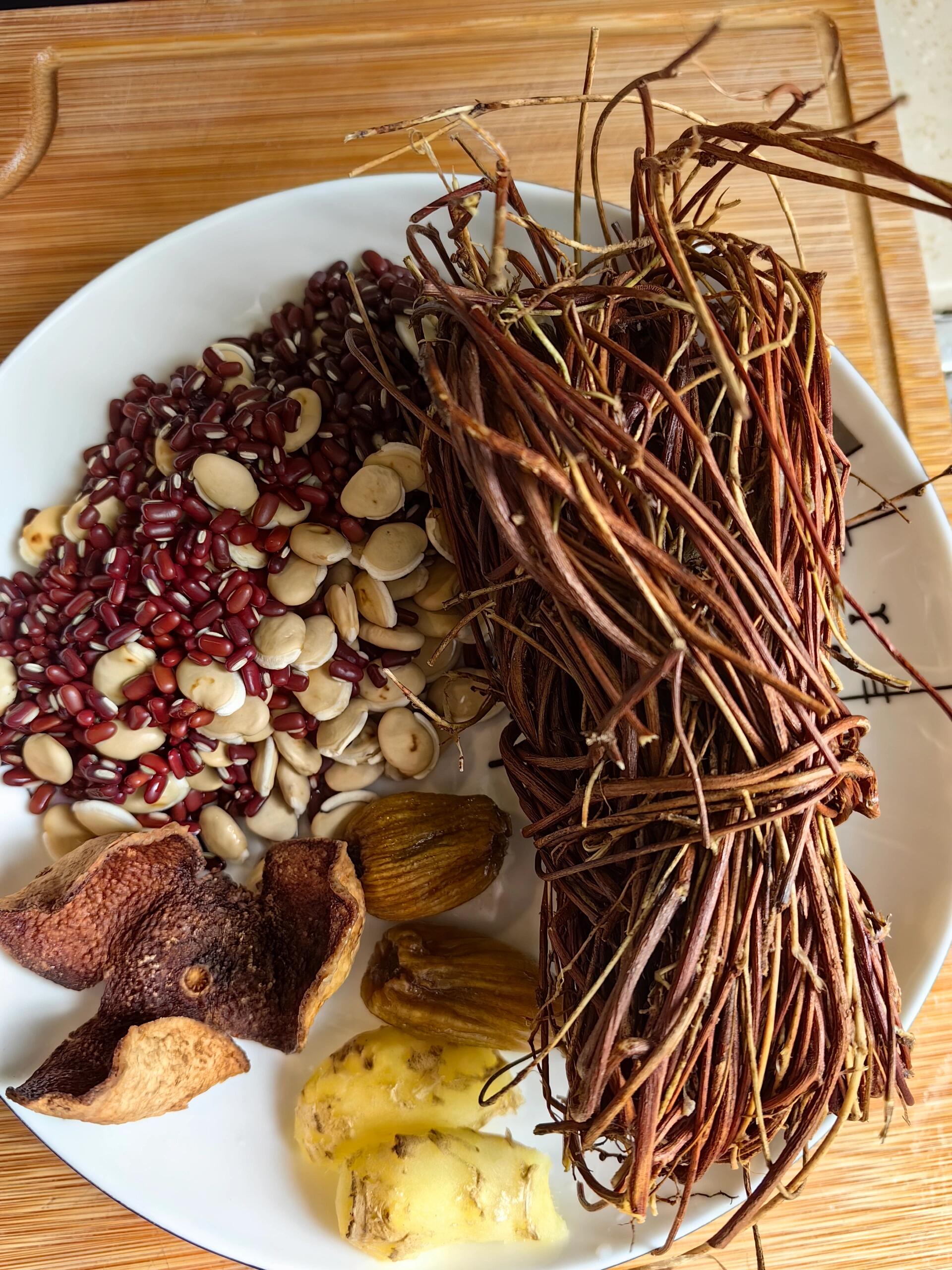鲮鱼粉葛鸡骨草(清热祛湿)春季潮湿天