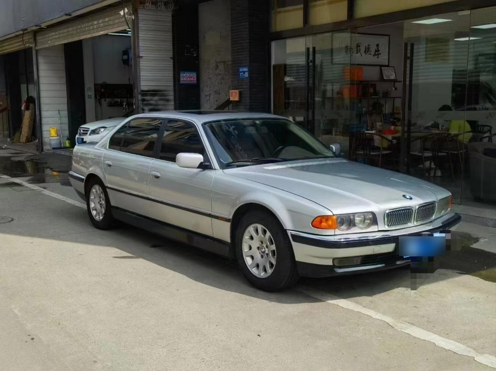 2001年12月 宝马728il e38  江苏无锡纯一手未过户 全车原版螺丝未动