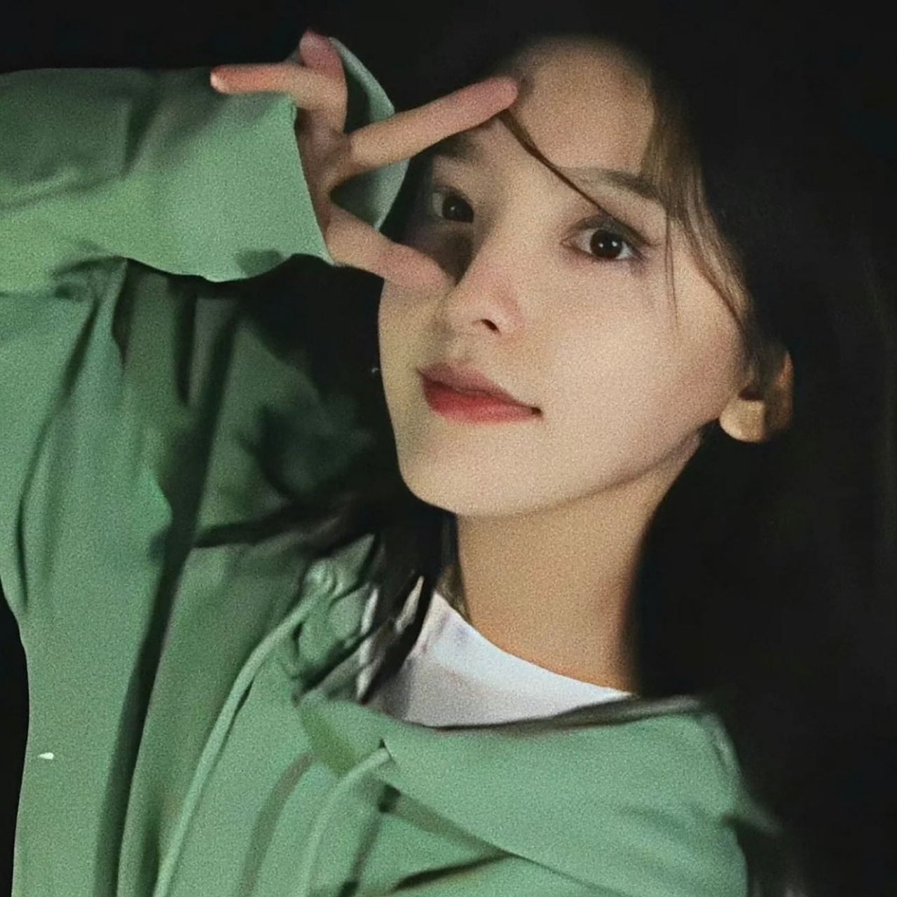 章若楠 | 头像  #章若楠朋友圈被沈月丁冠森刷屏