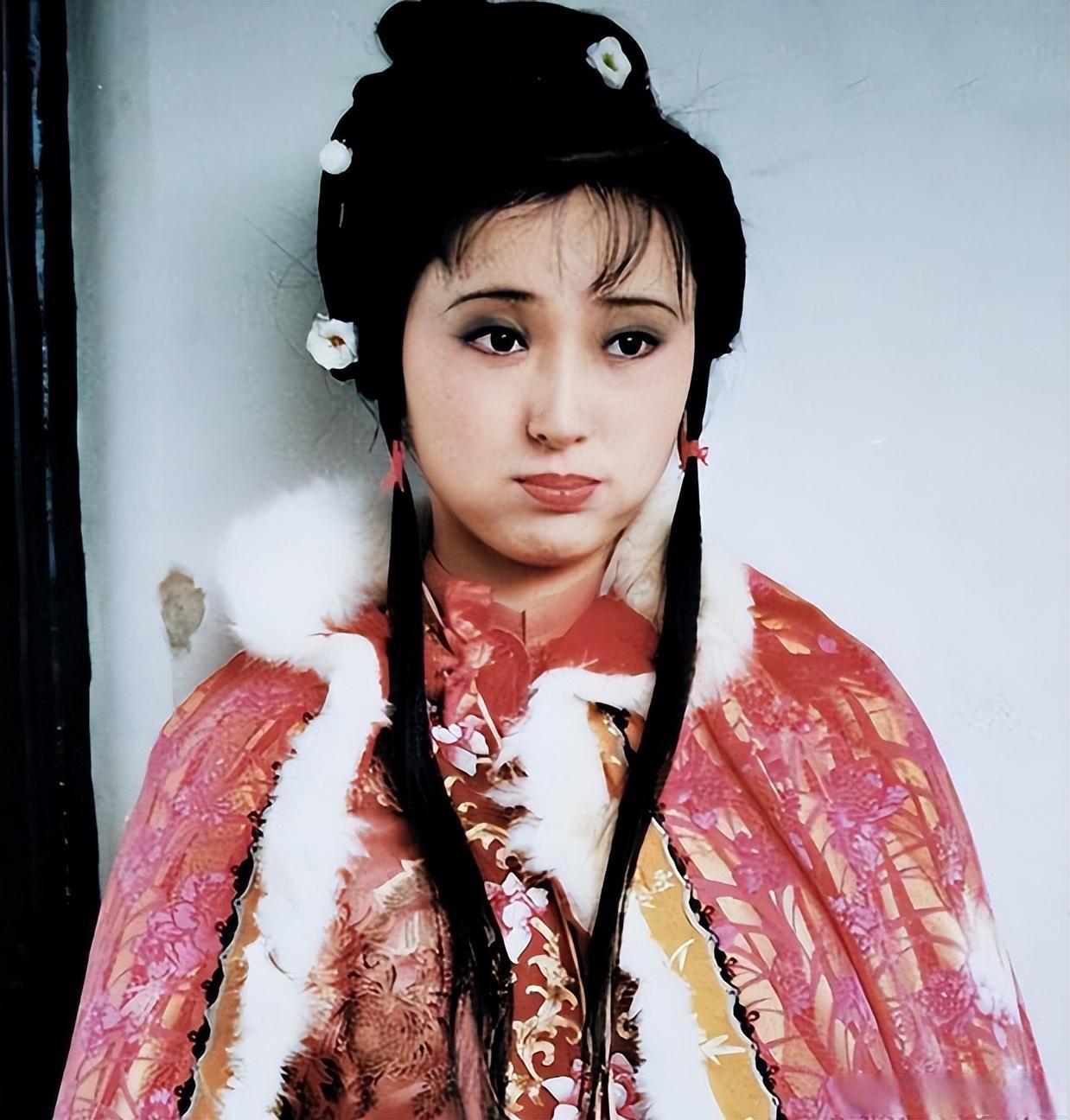 为什么林黛玉能二两银子活成富豪,随手赏人不眨眼?