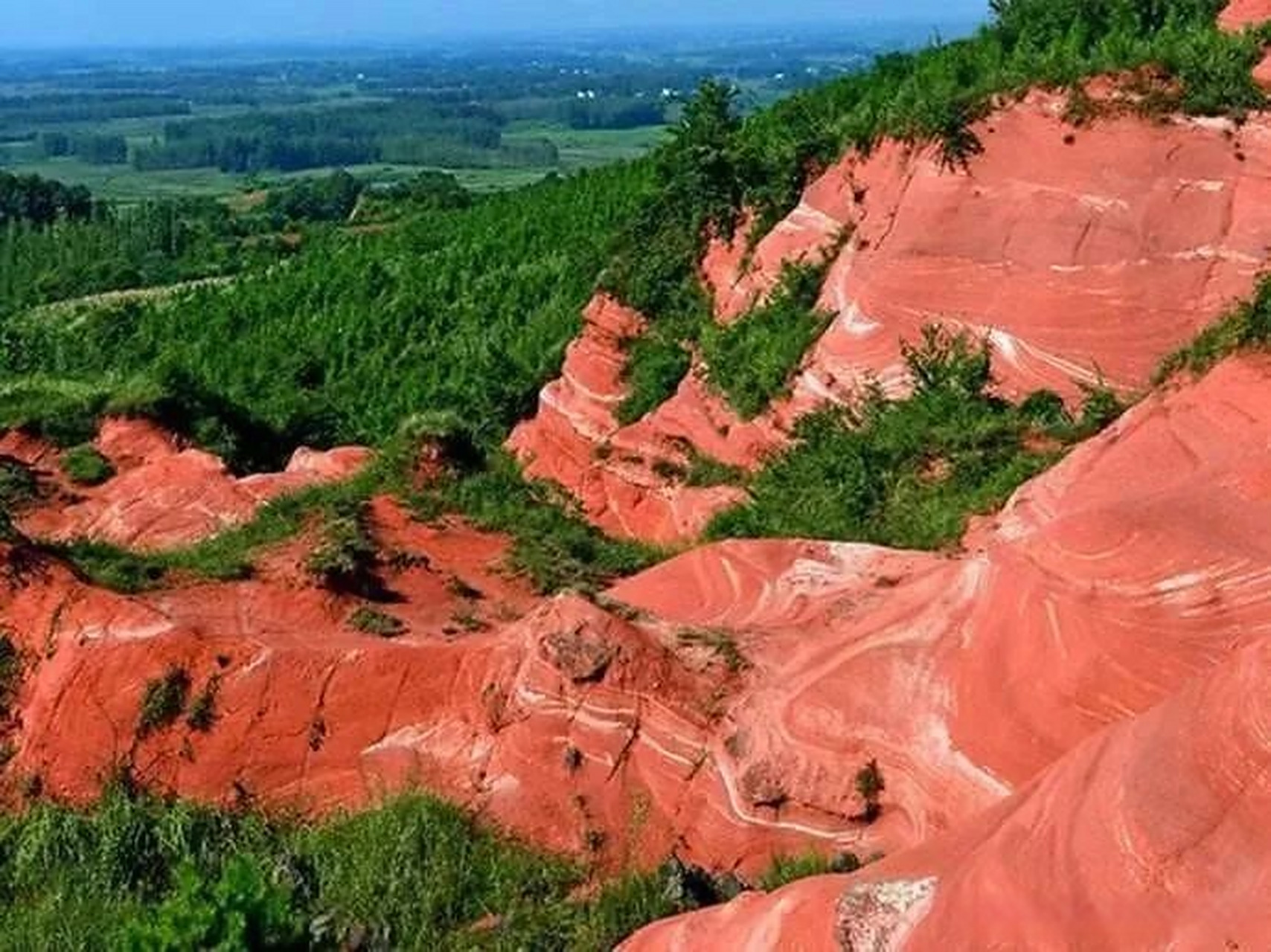 大横山风景区位于明光市南部13公里处的明南街道办事处,与三县(市)七