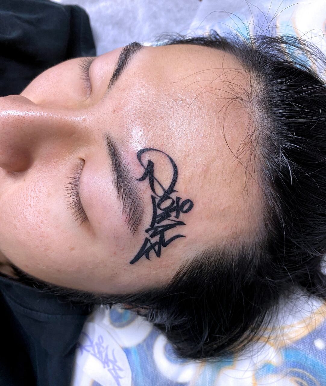 眉骨纹身,是很帅!