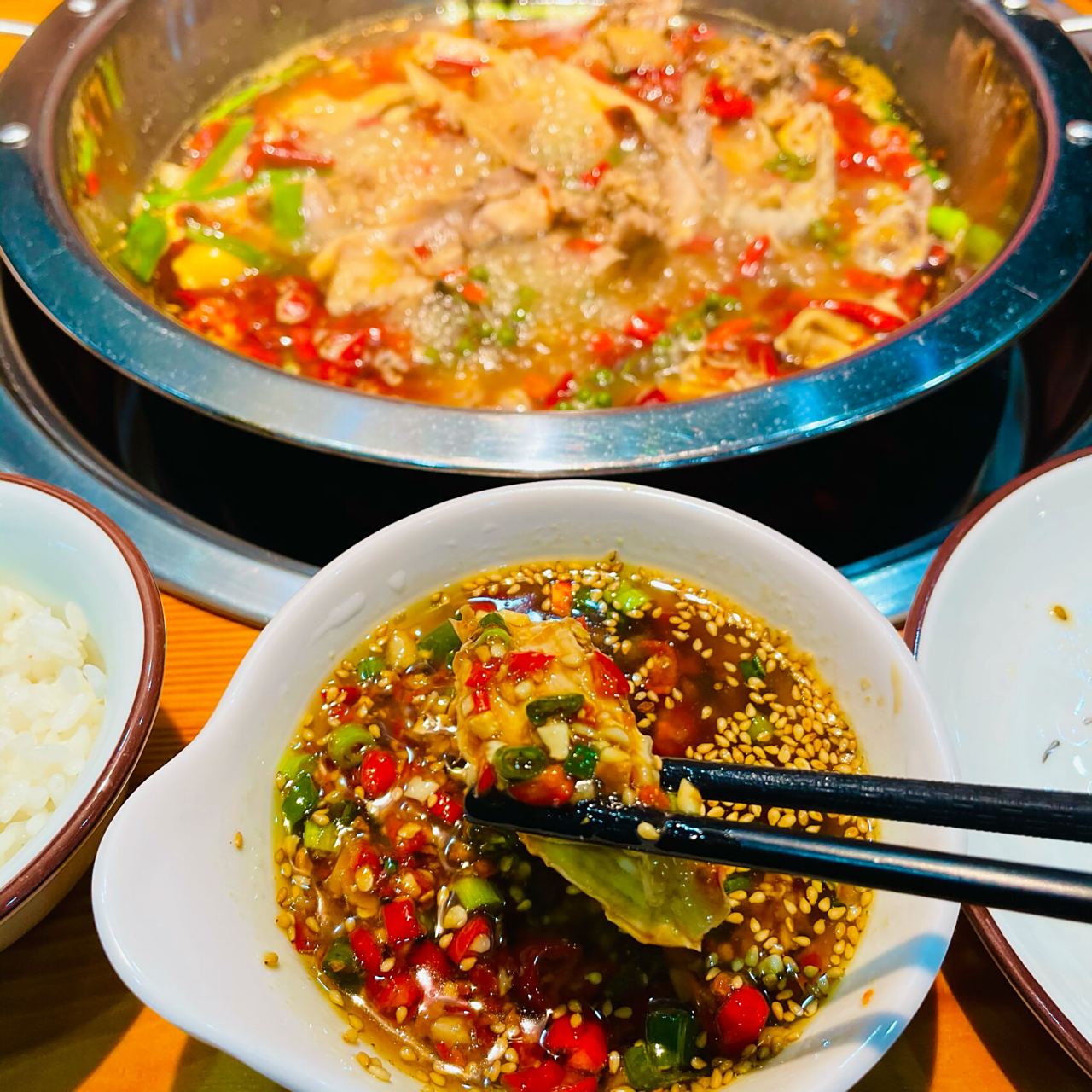 椒麻鸡火锅92 今天点的中辣 一开始还没感受到辣味 吃到最后的时候