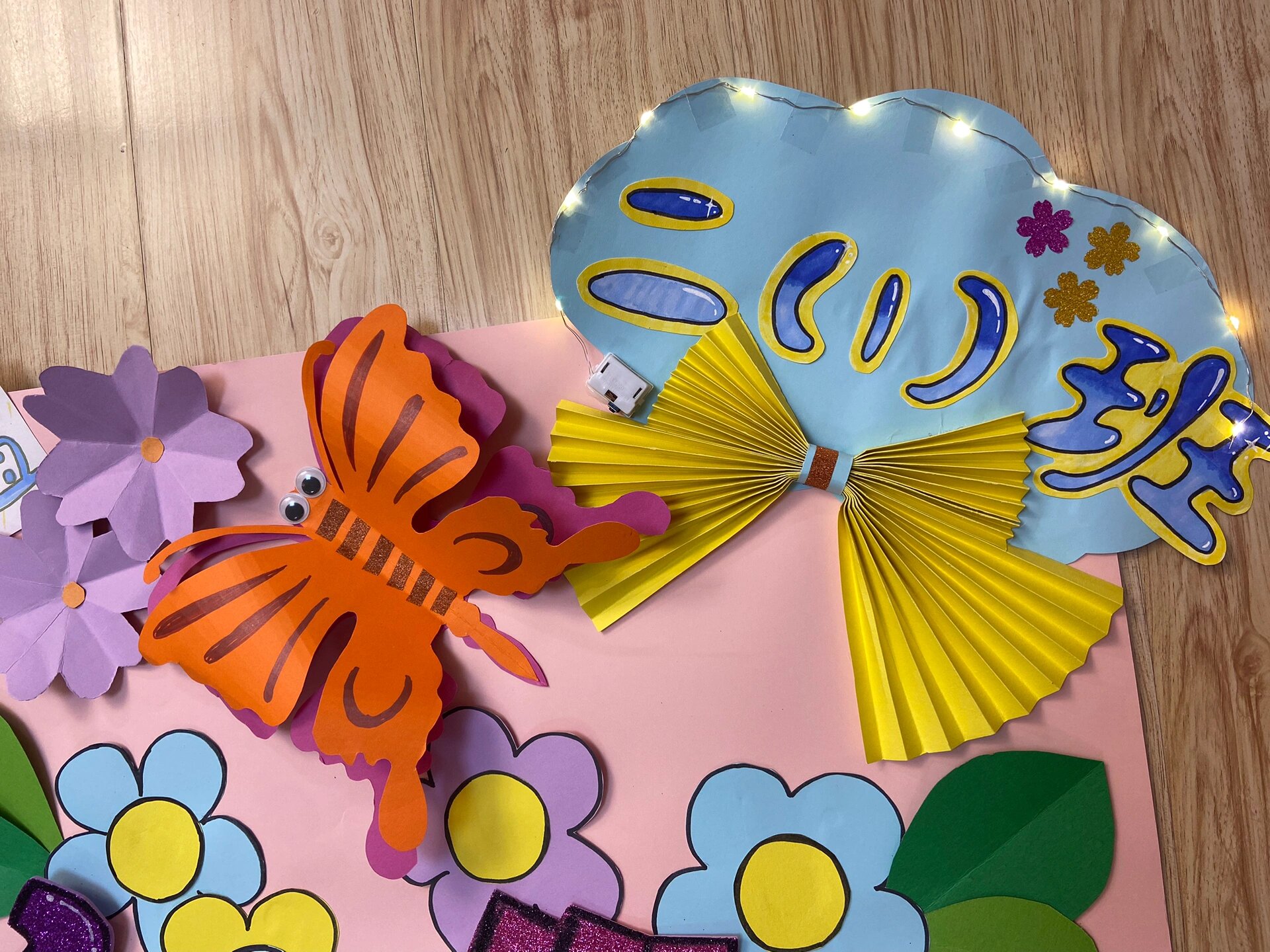 浮雕画爱心义卖海报