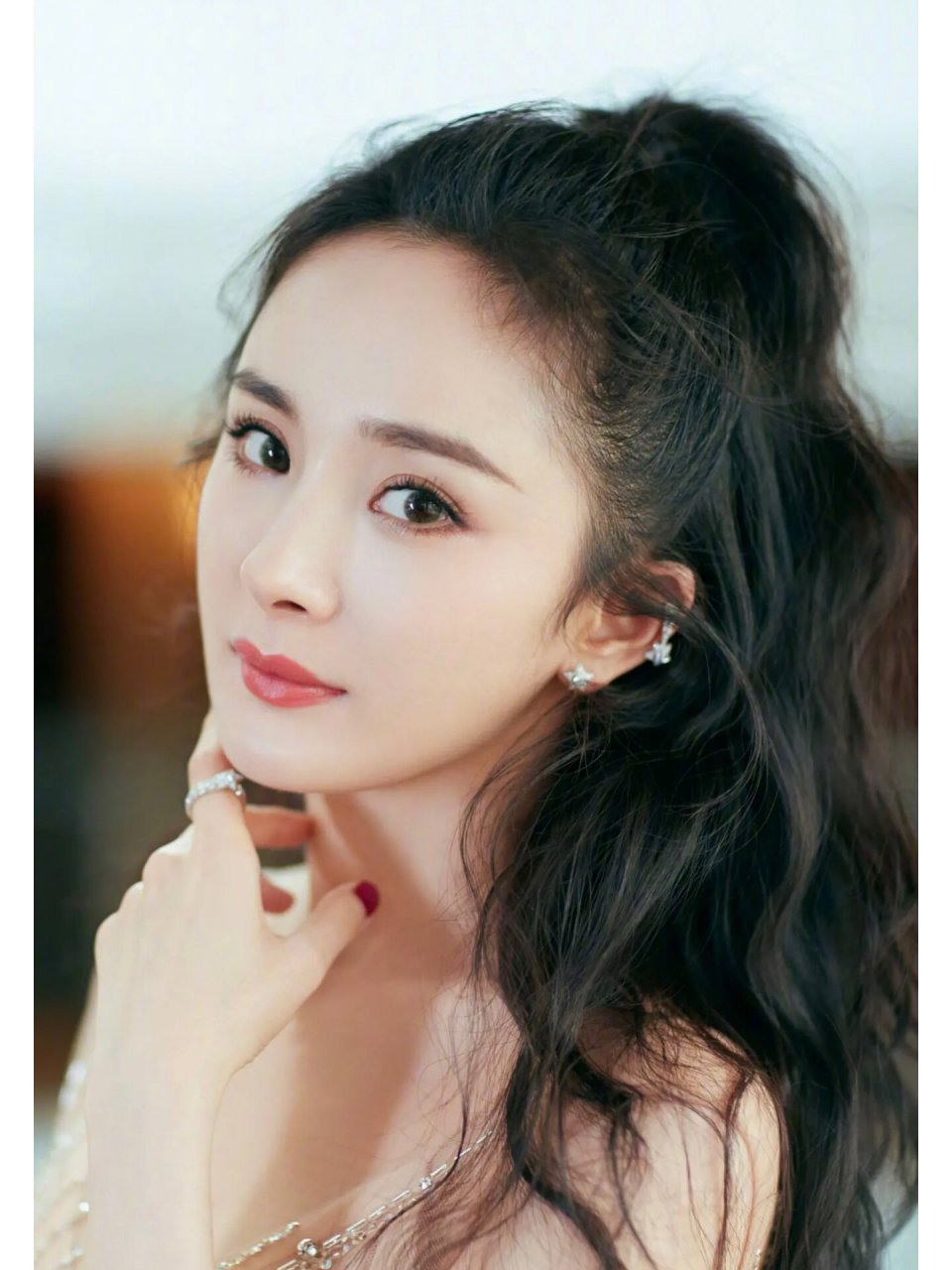 杨幂 国籍:中国 出生地:北京市 出生日期:1986年9月12日 身高:166.