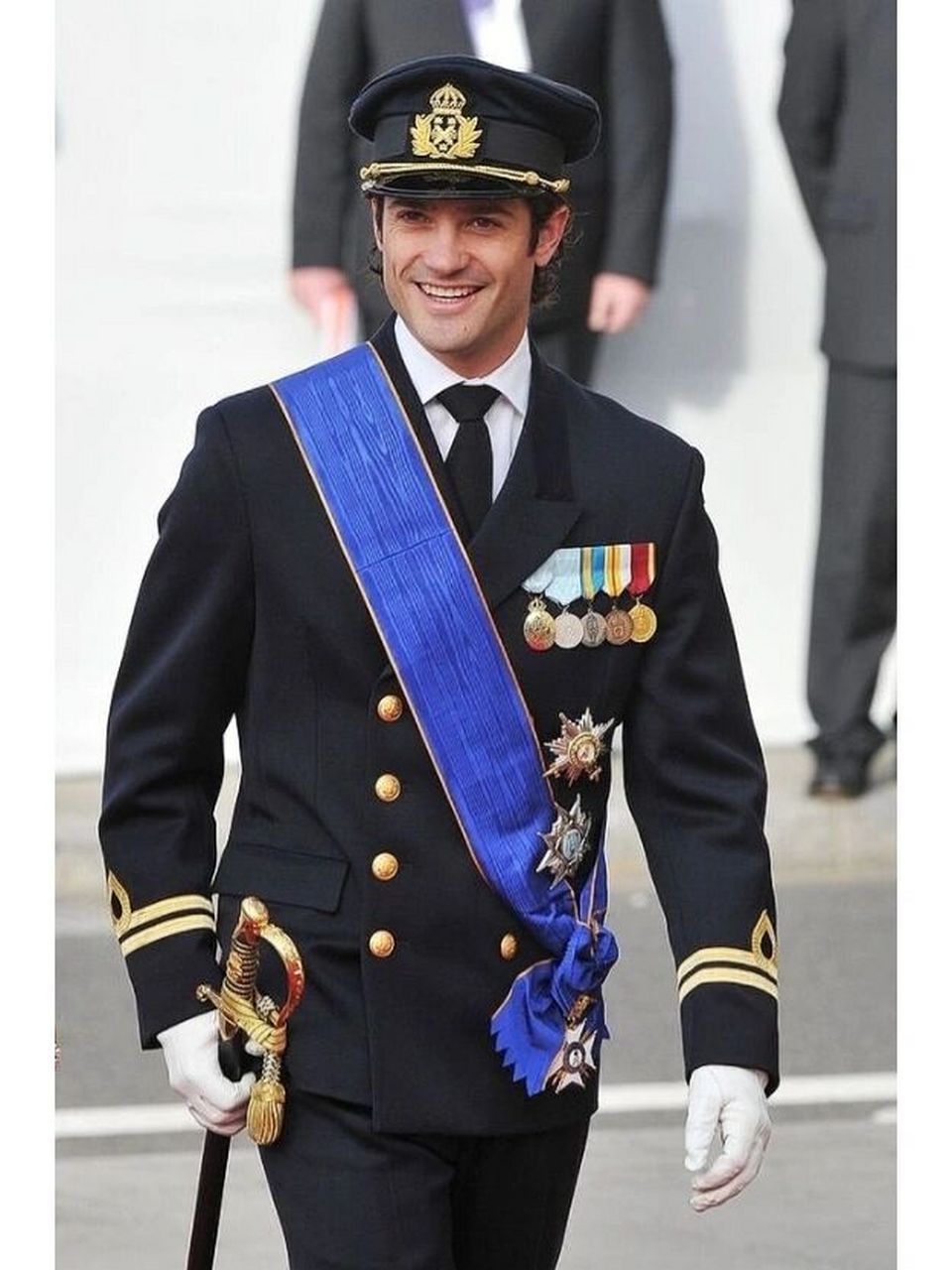 瑞典王子的海军礼服手套 欧洲皇室成员在很多重要场合都会穿海军礼服