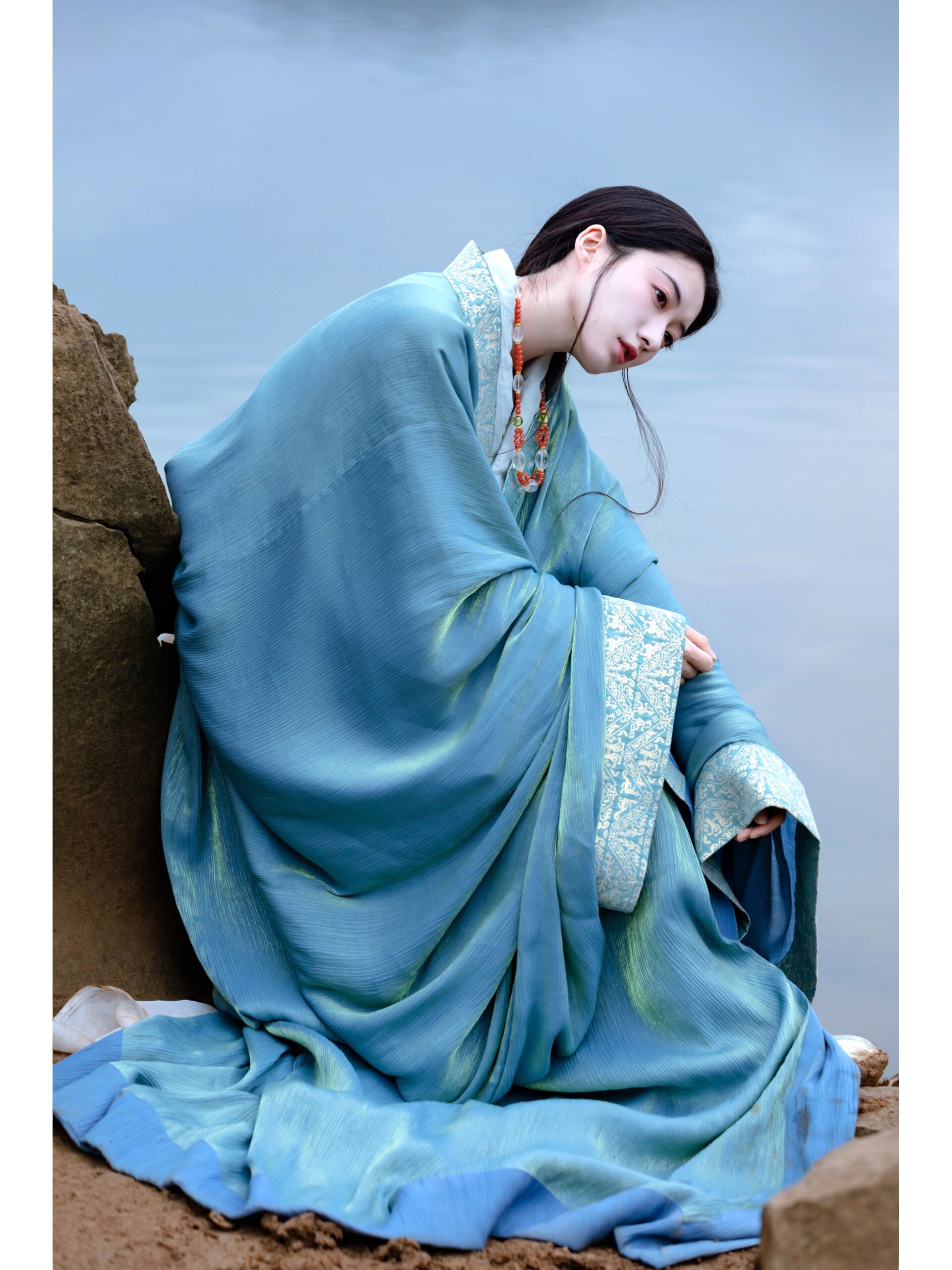 幽蓝直裾战国袍