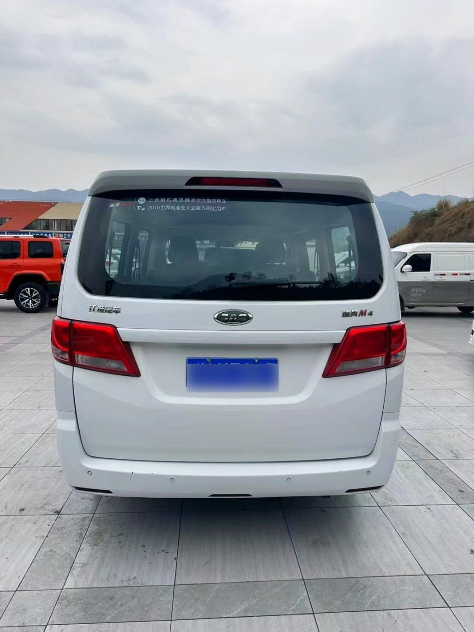 江淮m4  2.0手动 大七座面包车 油气两用