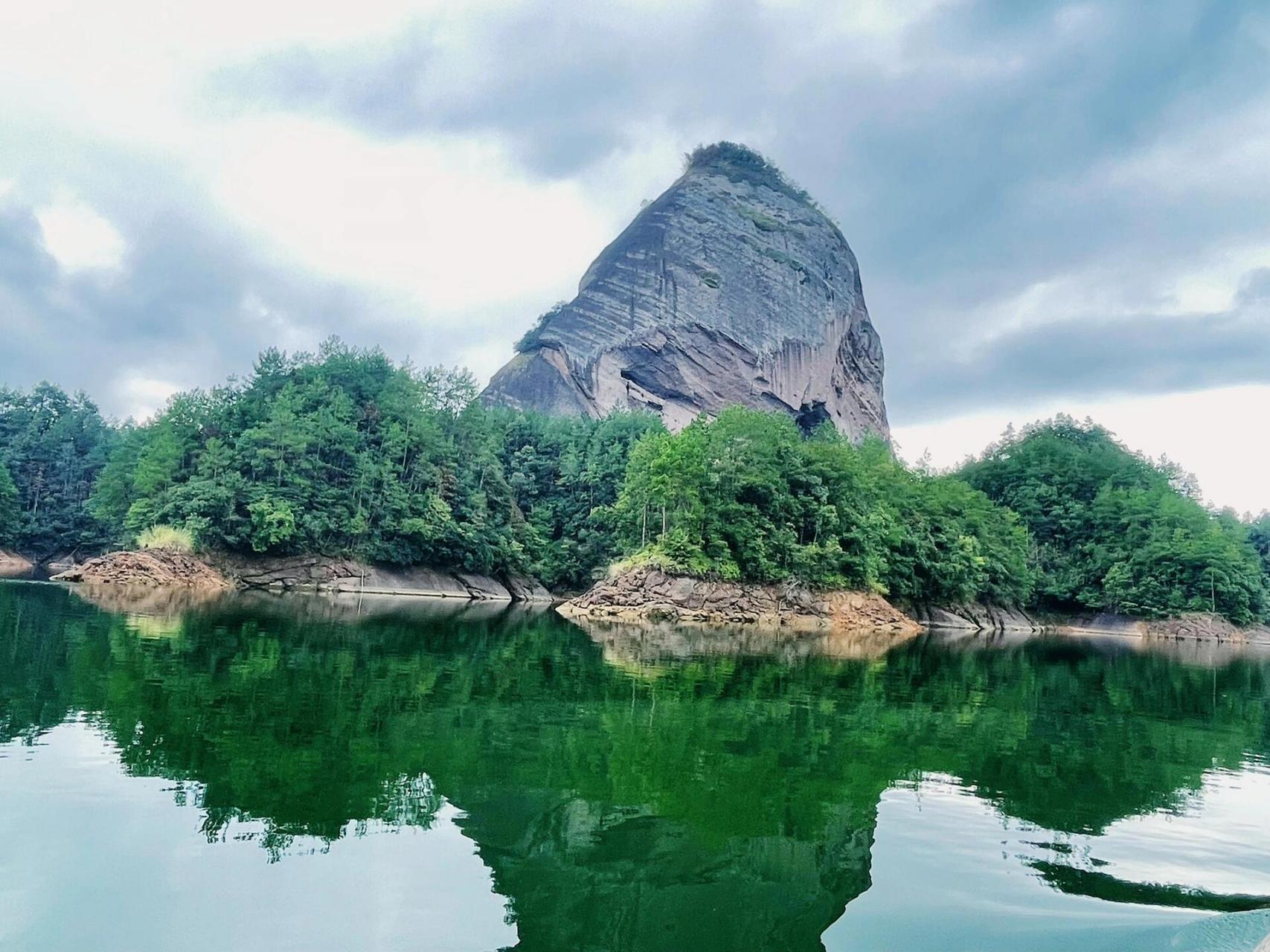 铜鼓天柱峰 |爬一座山 游玩体验:2分 游玩时长:3小时左右 收费:门票60