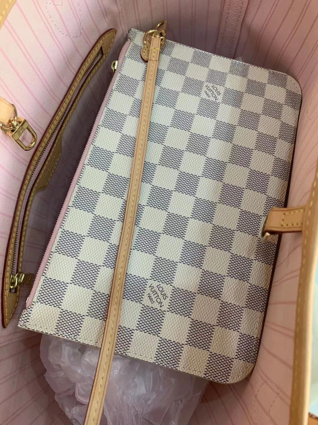 lv neverful中号白棋盘格购物袋 芯片款的,说是只用了2回,配皮还是有