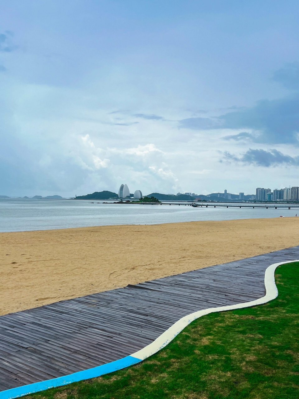 珠海旅游景点|海天驿站公园沙滩  一个集草坪,海,沙,树自然一体 沙子