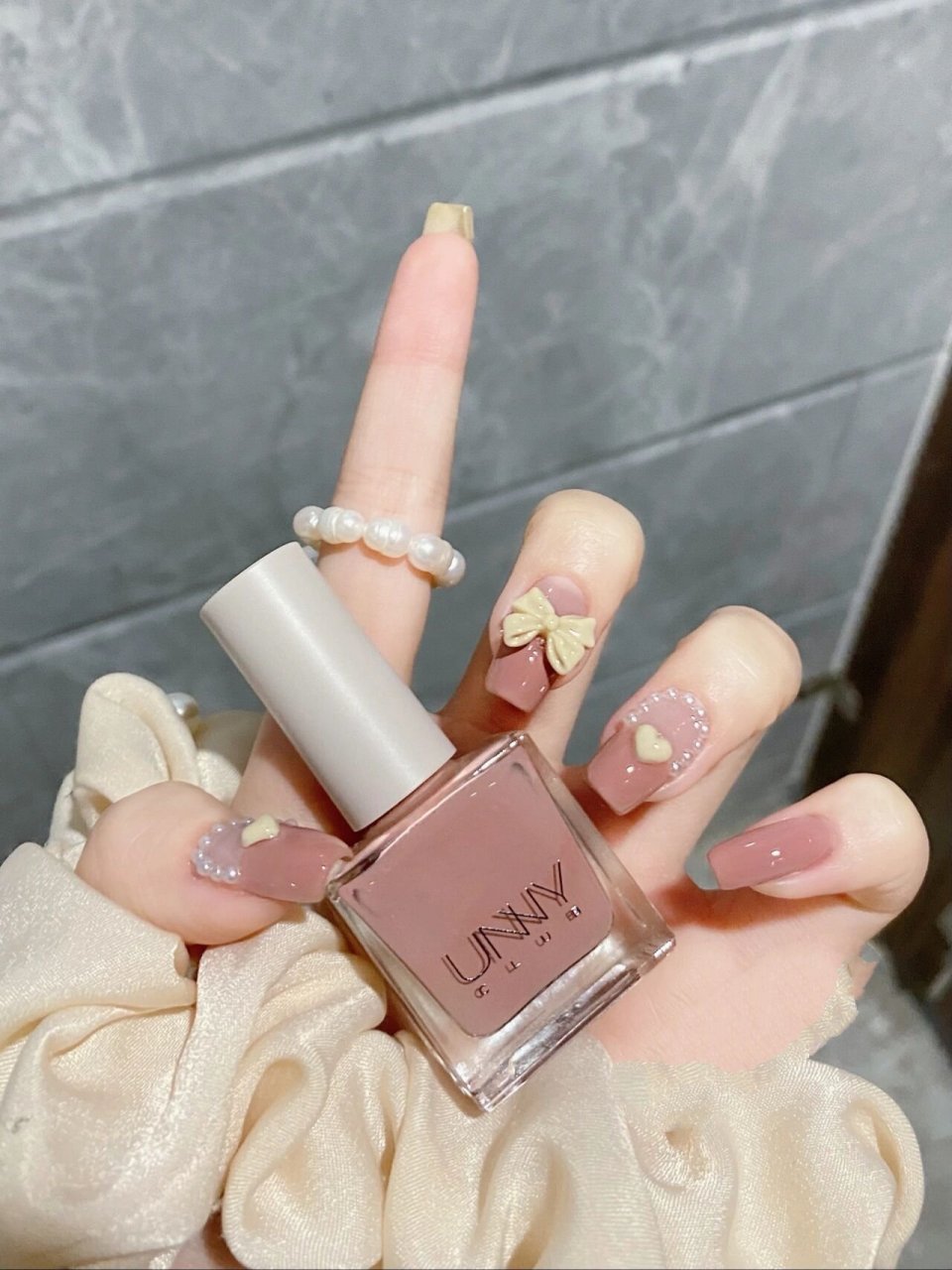 草莓牛奶流心91可爱软妹风91爱心珍珠美甲 这个蔷薇粉太少女了!