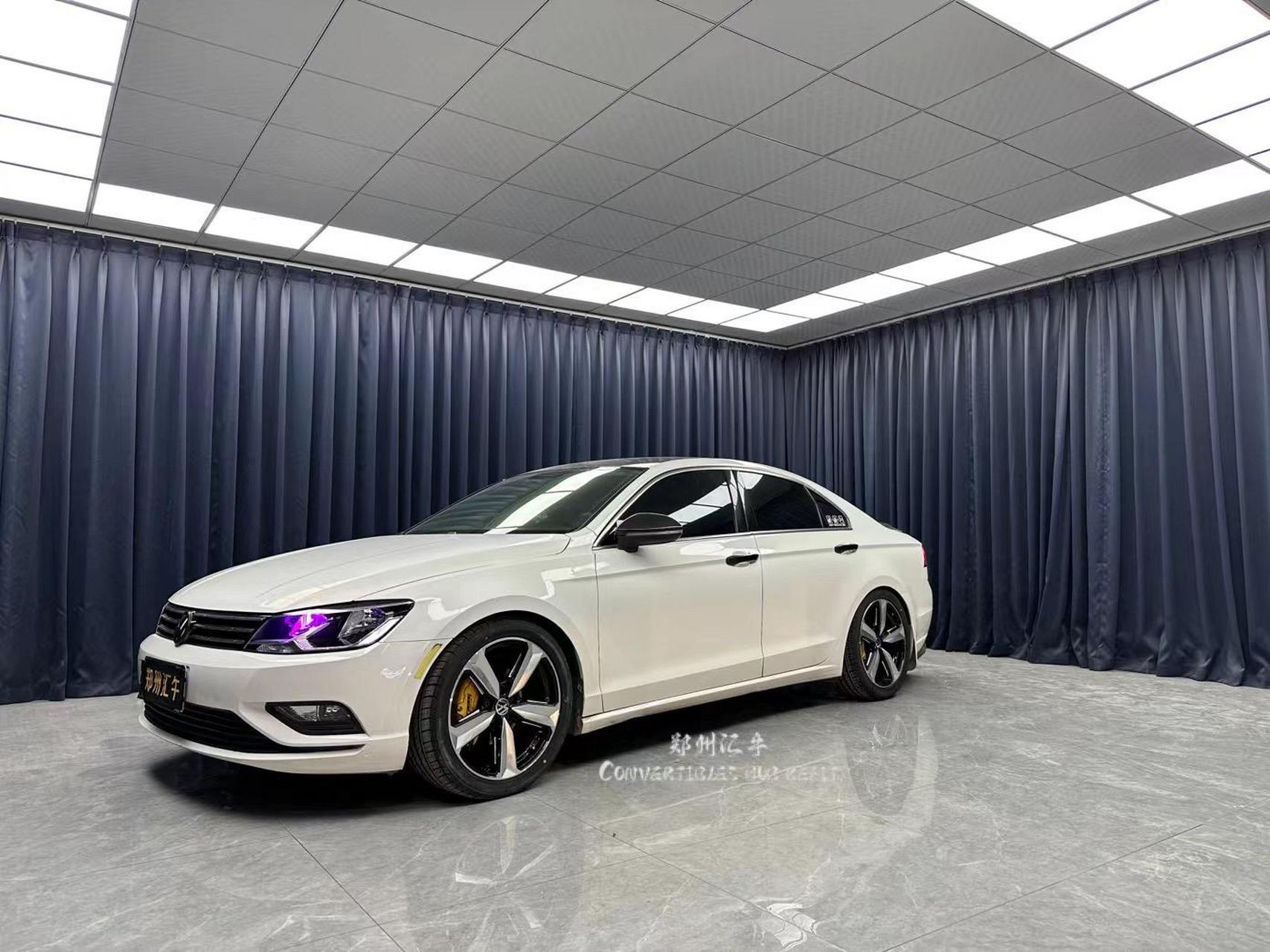 升级18寸大宝剑轮毂 搭配225 45 18轮胎 白色车身 搭配拉丝亮面轮毂