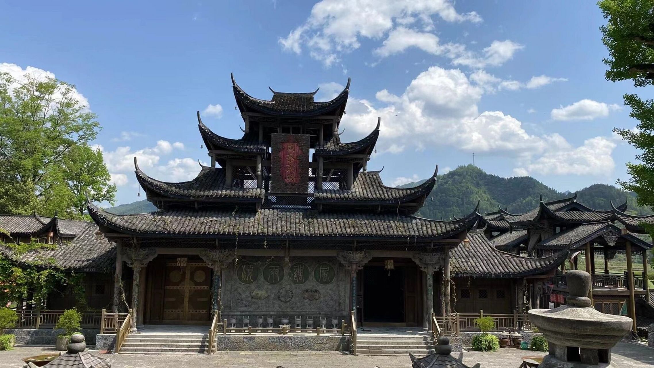 惹巴拉宫,有些风景不能收藏,说走就走 《寻龙诀》龙山自驾游指南采编