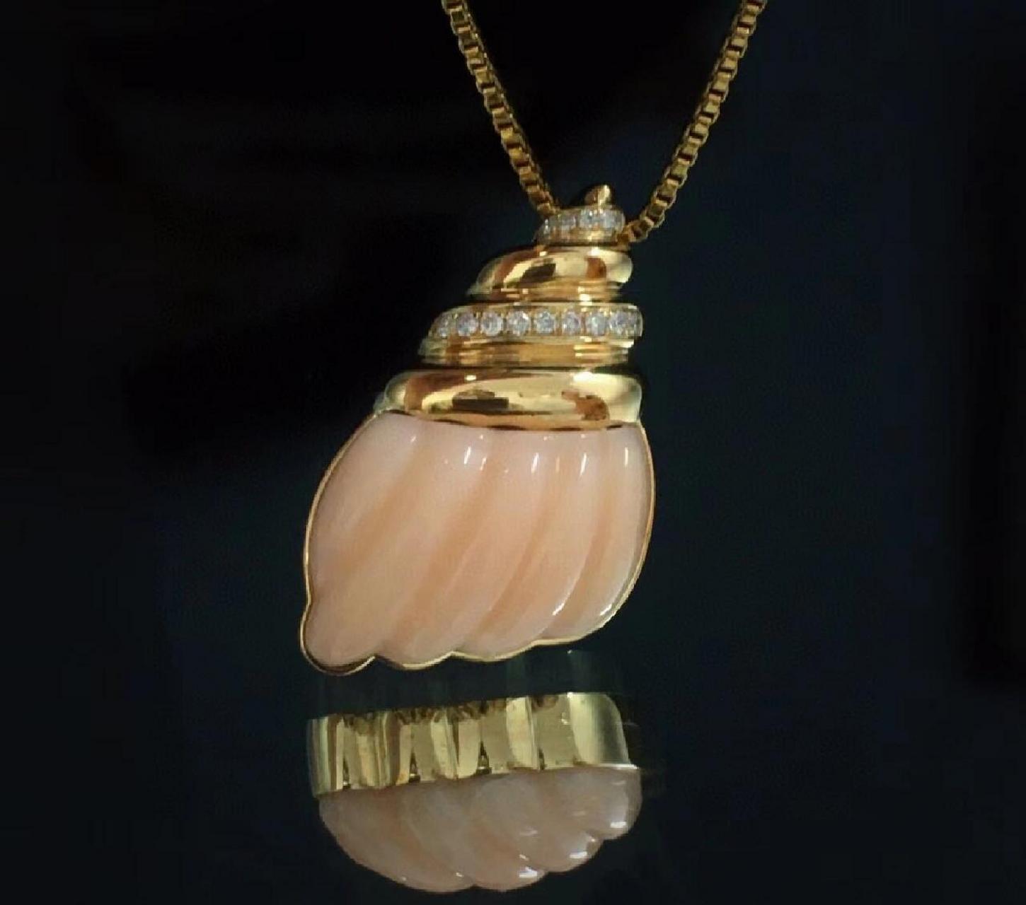 "孩儿面"是一种粉色的红珊瑚,属于莫莫(momo)珊瑚,因其颜色像小孩脸颊