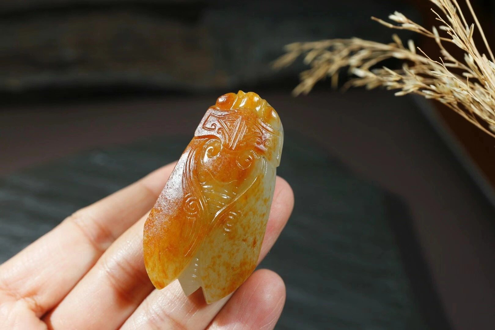 新疆和田玉籽料红皮金蝉挂件解析寓意