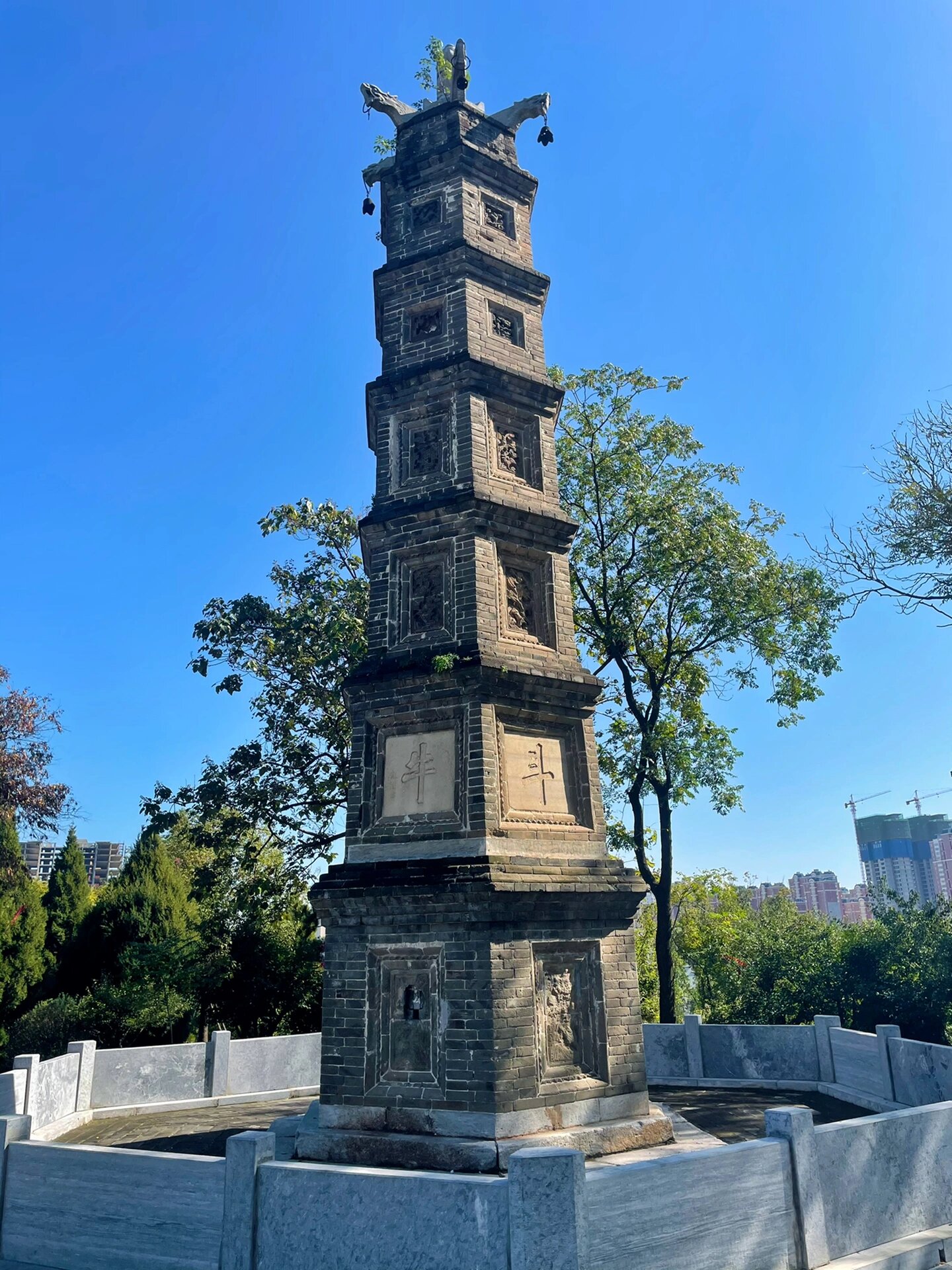 南阳武侯祠,4a级景区,又名"诸葛亮庵",位于河南南阳市卧龙区卧龙岗,是