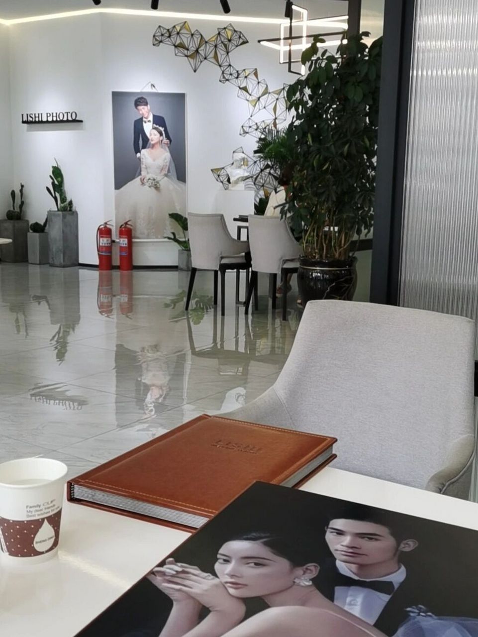 永远都不会知道明天和意外哪个先来 图一是七月去李氏婚纱重庆路店