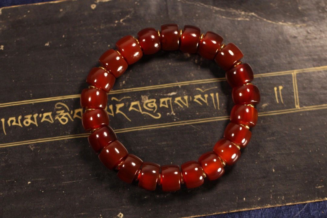 千年西周时期老玛瑙手串,酒红色,颜色红润