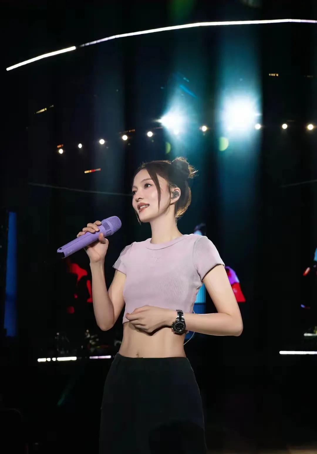 张韶涵这个马甲线绝了! 果然,自律的人最美丽!羡慕了!