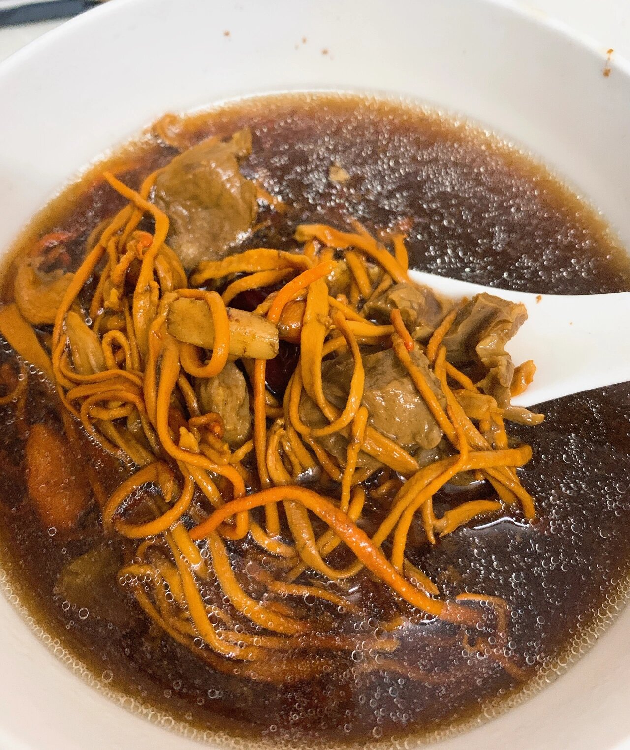 的是干的  有条件最好去超市买生的哈   猪心 ,红枣, 莲子  枸杞,黄芪