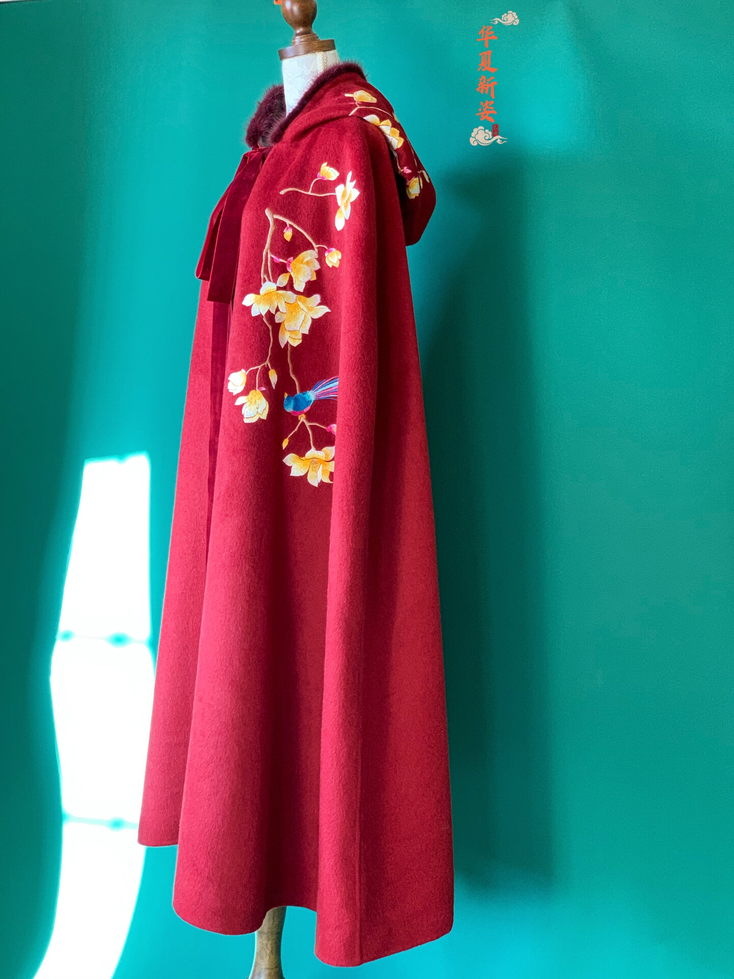 是红楼梦里踏雪寻梅的那件红色披风斗篷呀7715 玉兰帘外东风软