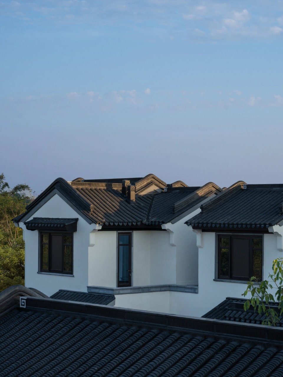 就岭南读本丨中式古建筑-甘蔗脊 🏠屋脊是屋顶瓦作装饰的重要部位, 