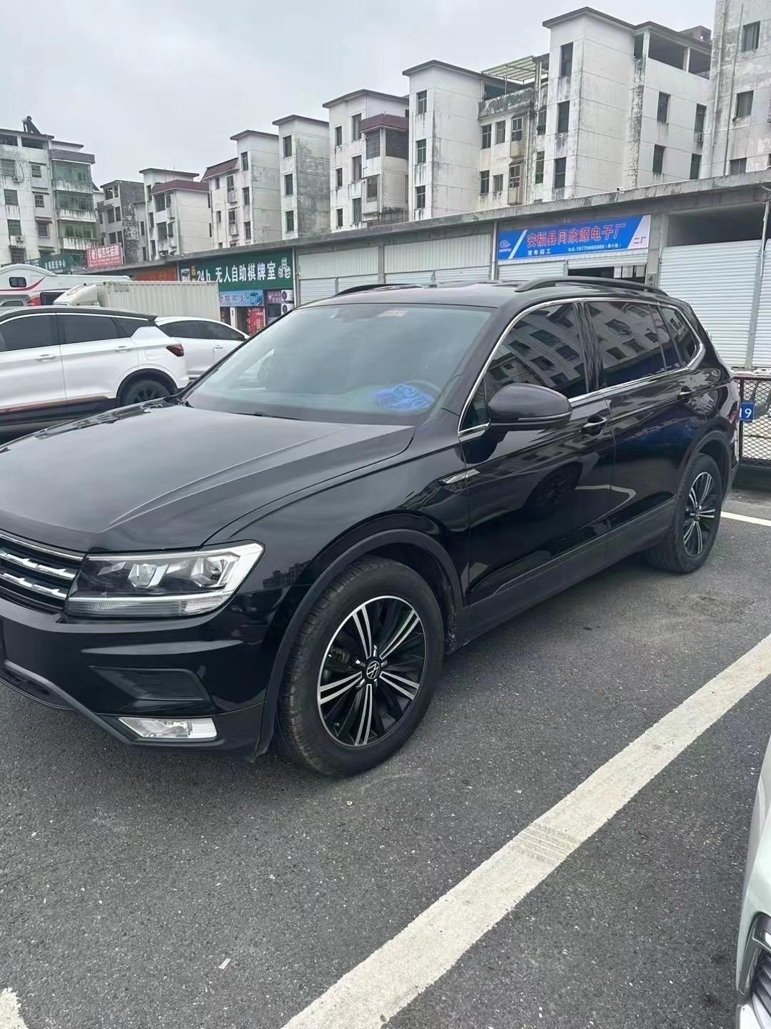 售2021年2月份上牌大众途观l,2021款280 t s1双离合两驱智享版,指导价