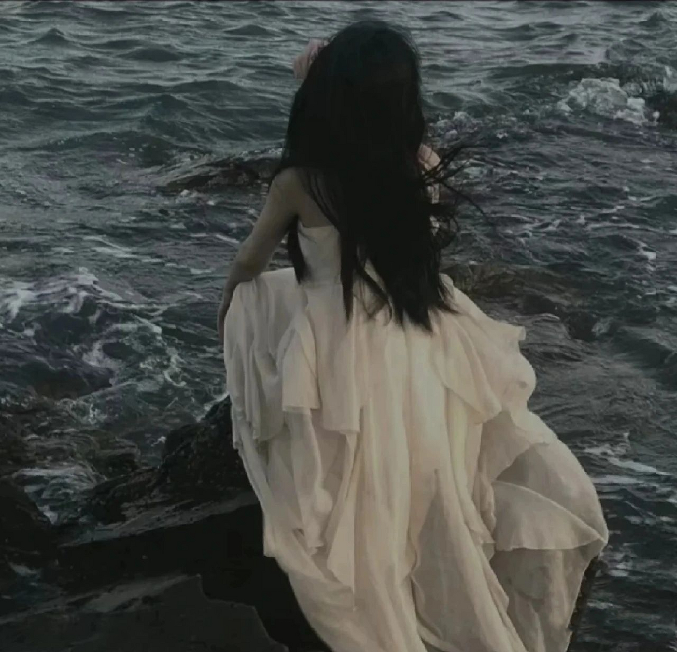 绝望伤心痛苦的女生头像第三期