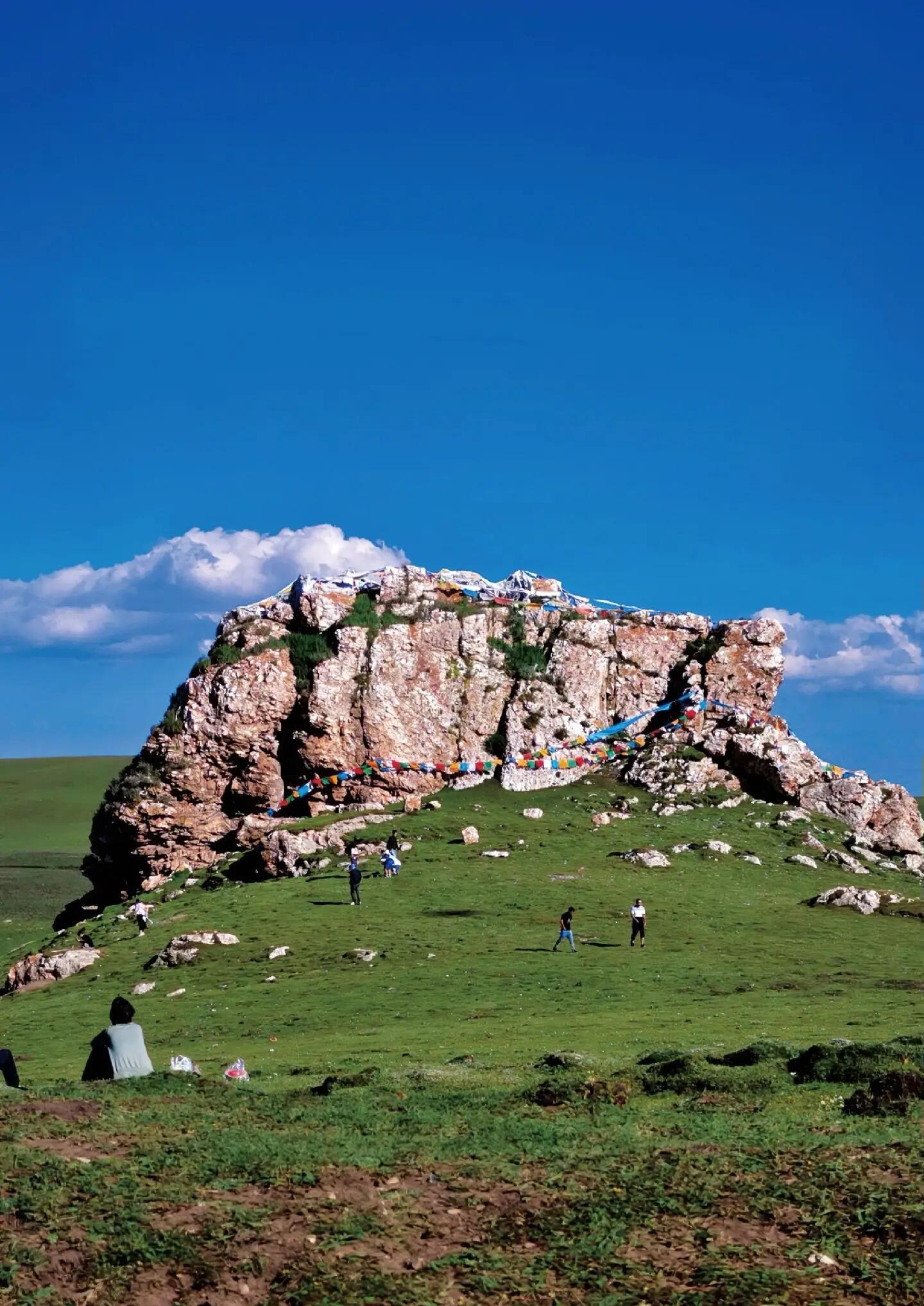 甘南美仁大草原 甘南美仁大草原,位于甘肃省甘南藏族自治州,是中国