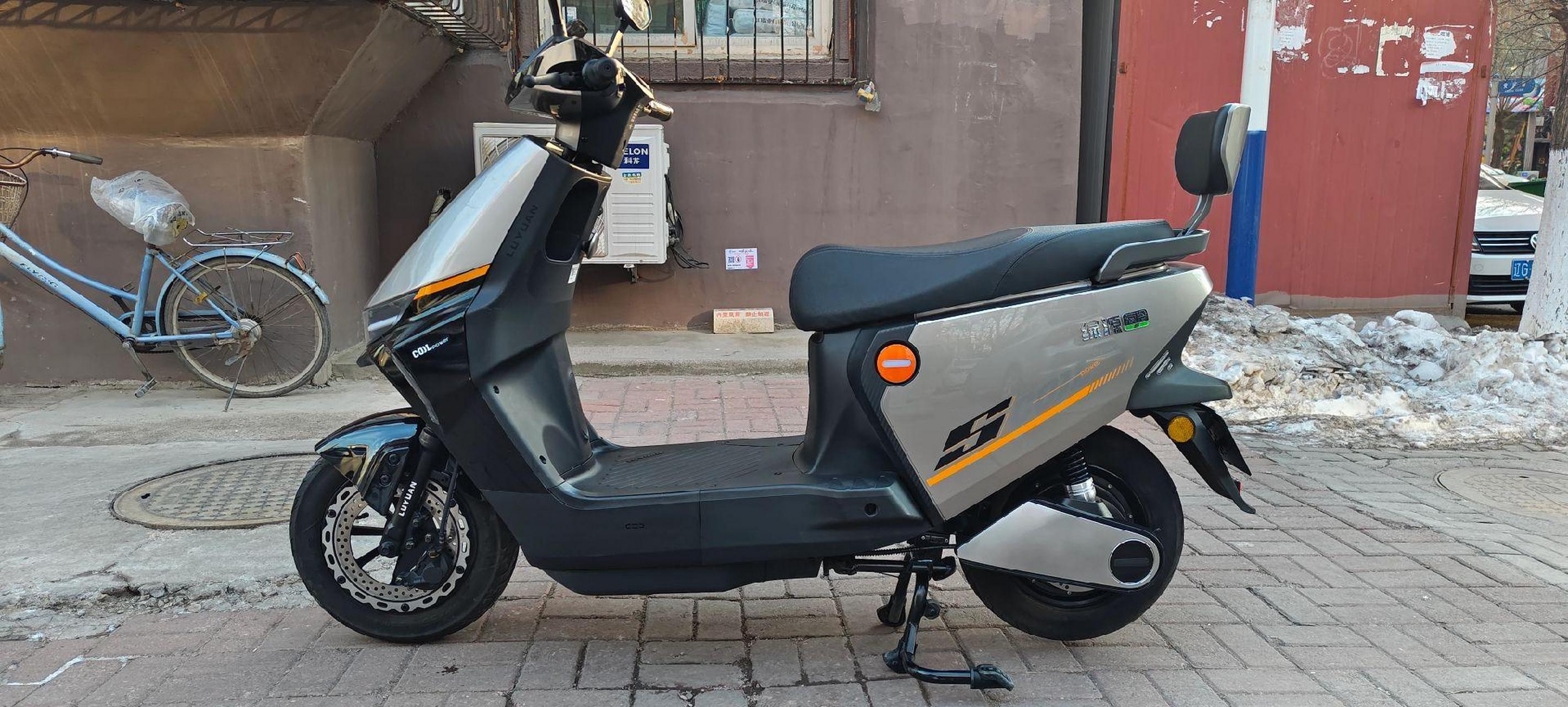 新到绿源ds70国标电动车!