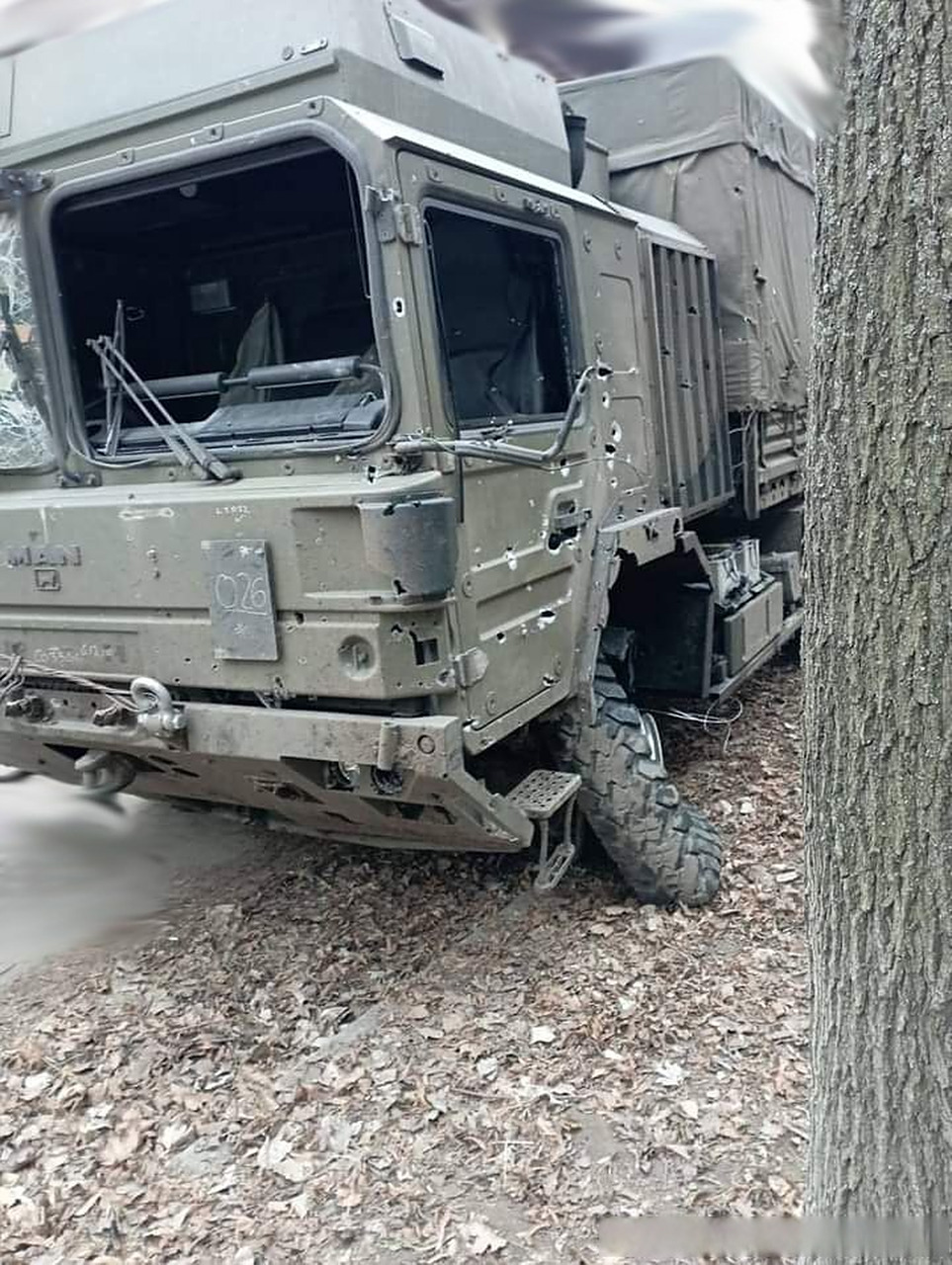 被击伤的乌军man hx60 4x4卡车