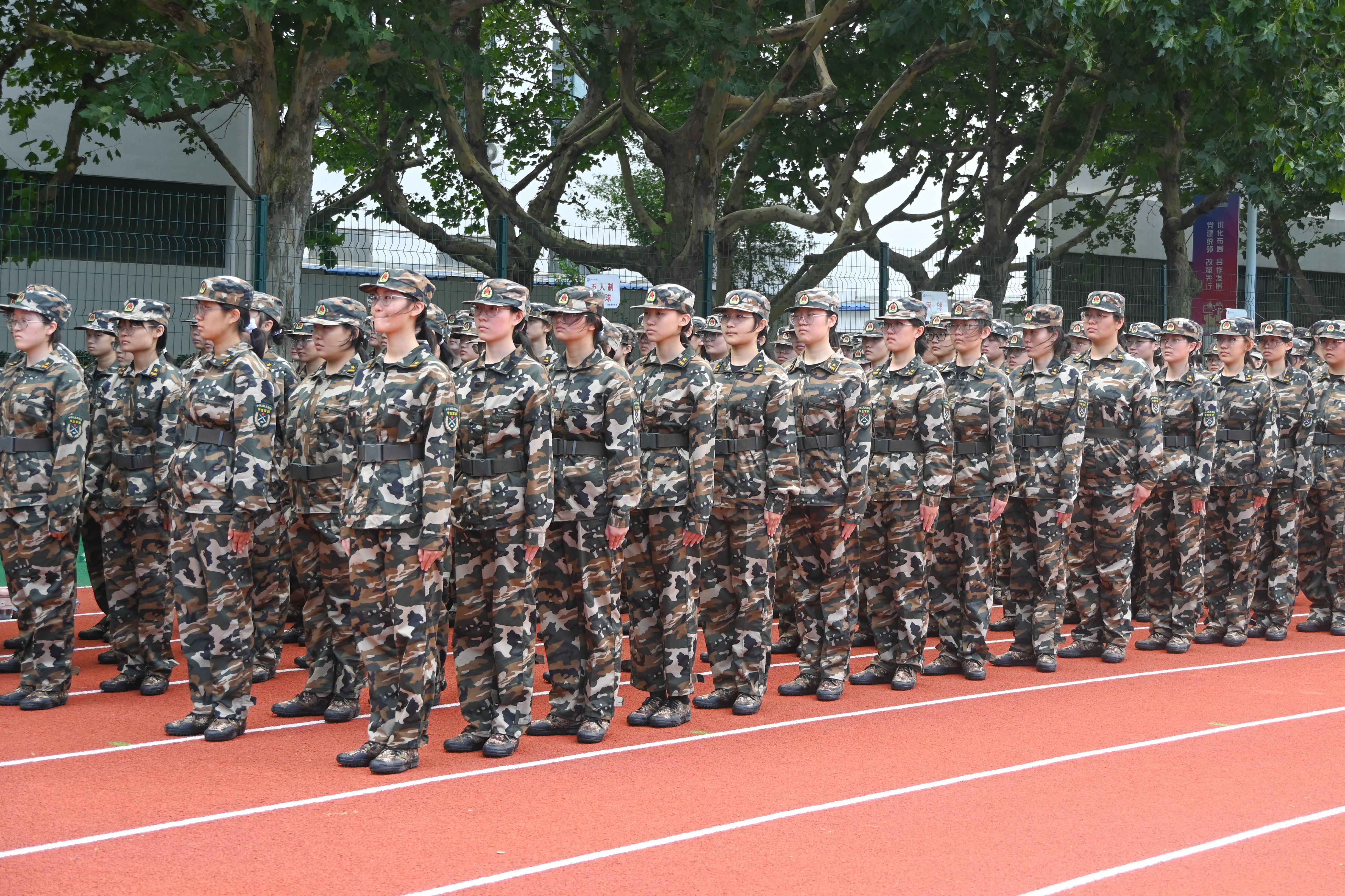 湖南理工学院 军训服图片