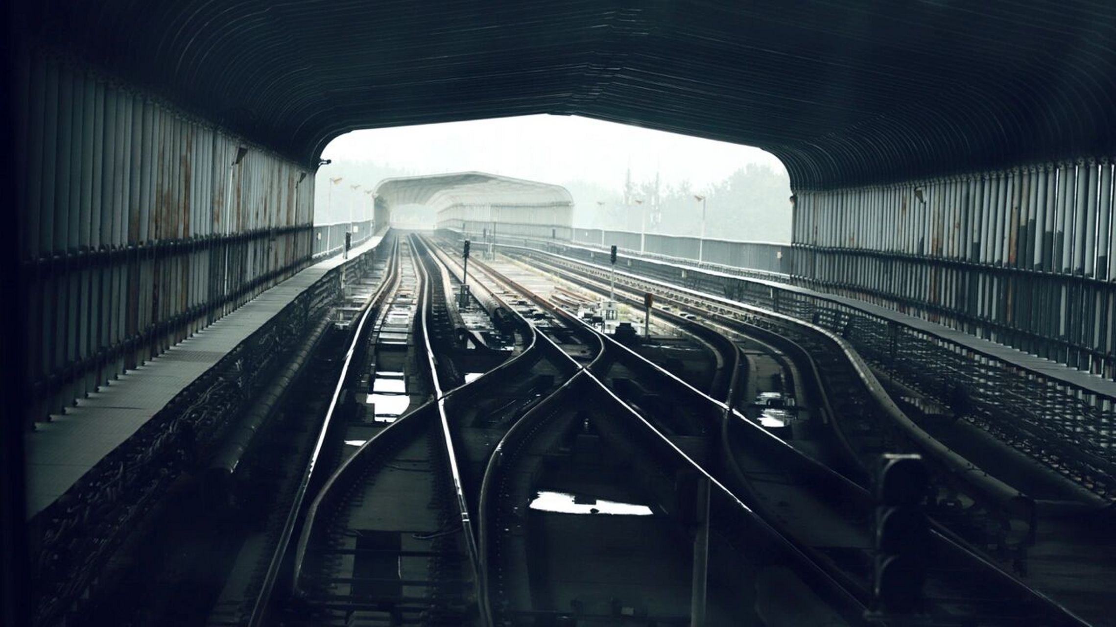 随手拍的地铁→ 地上转地下. 	 #地铁随手拍