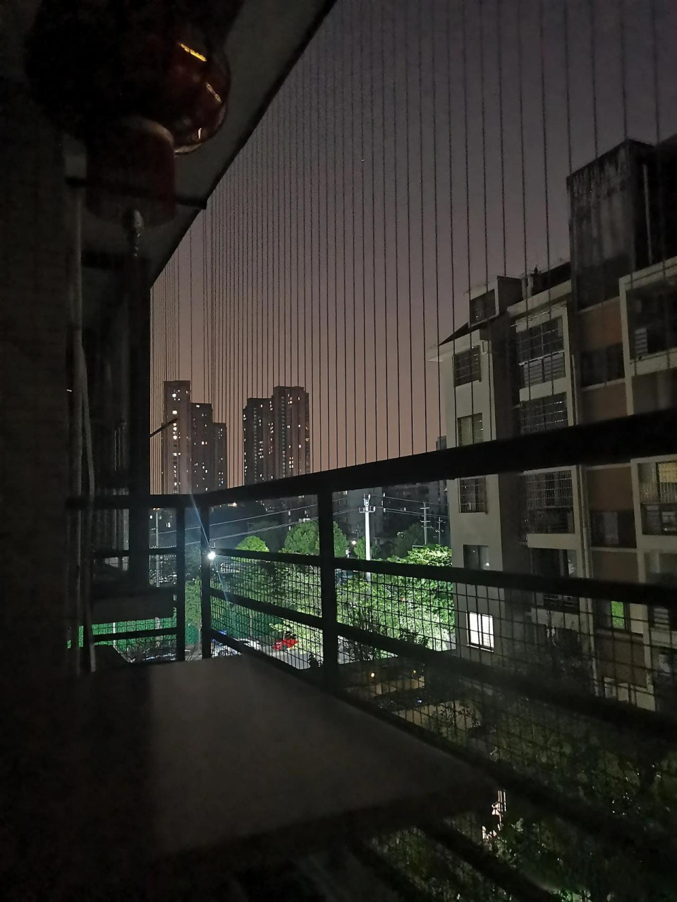 今天在阳台赏月,真是赏了个寂寞!
