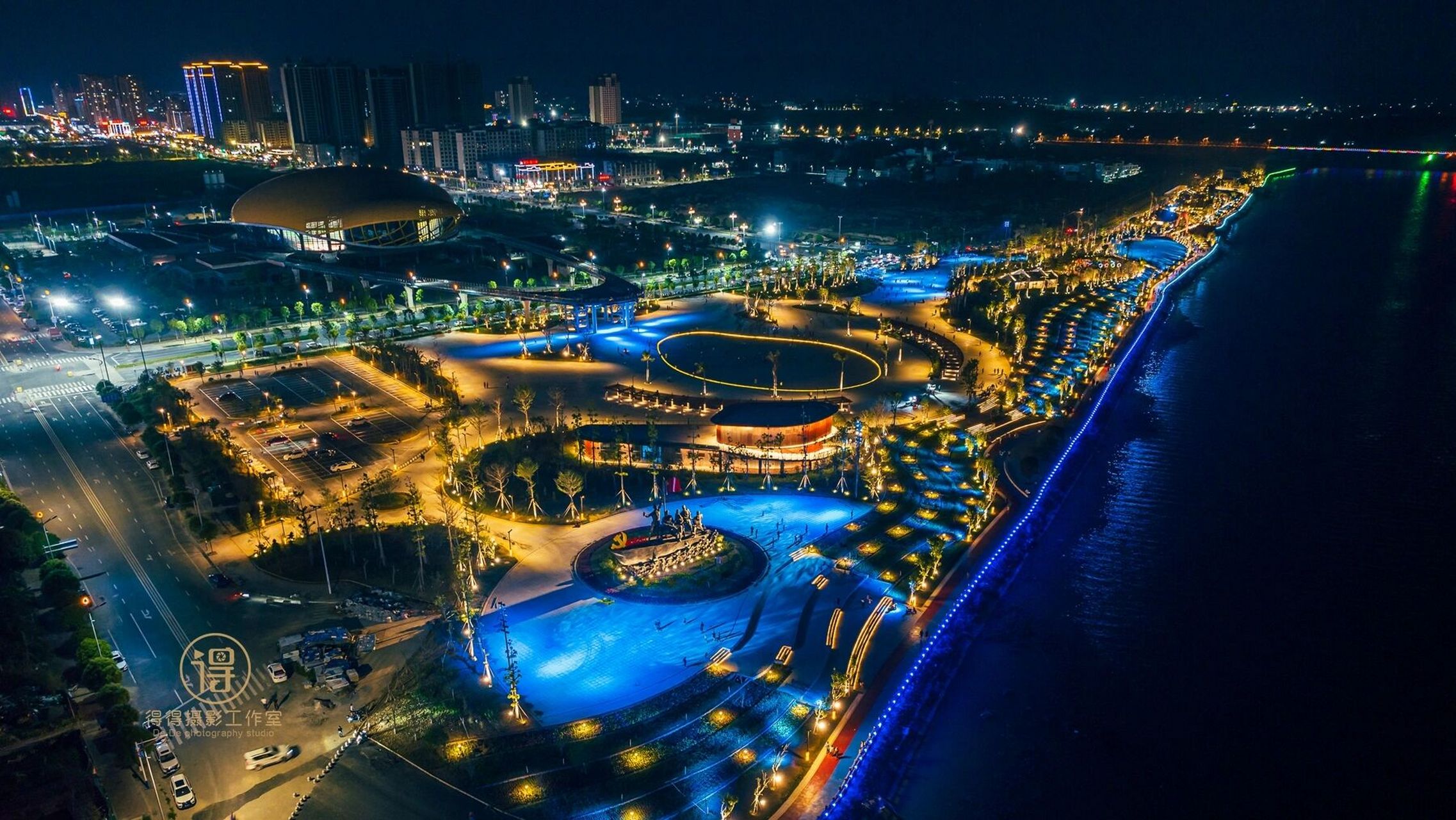 田东滨江公园夜景越来越亮