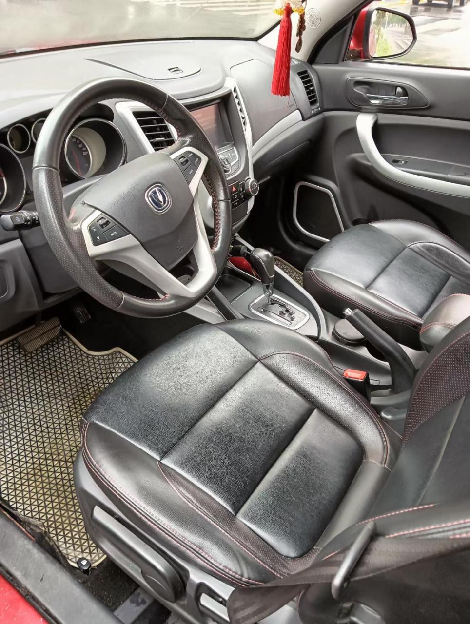 16年长安cs35自动挡,个人一手车,5万多公里实表,全车精品无事故,极品