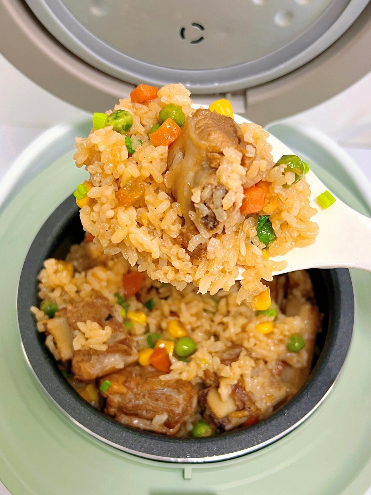 香到炫三碗! 超级香的懒人电饭煲排骨焖饭,简单易学好吃到一锅不够吃.